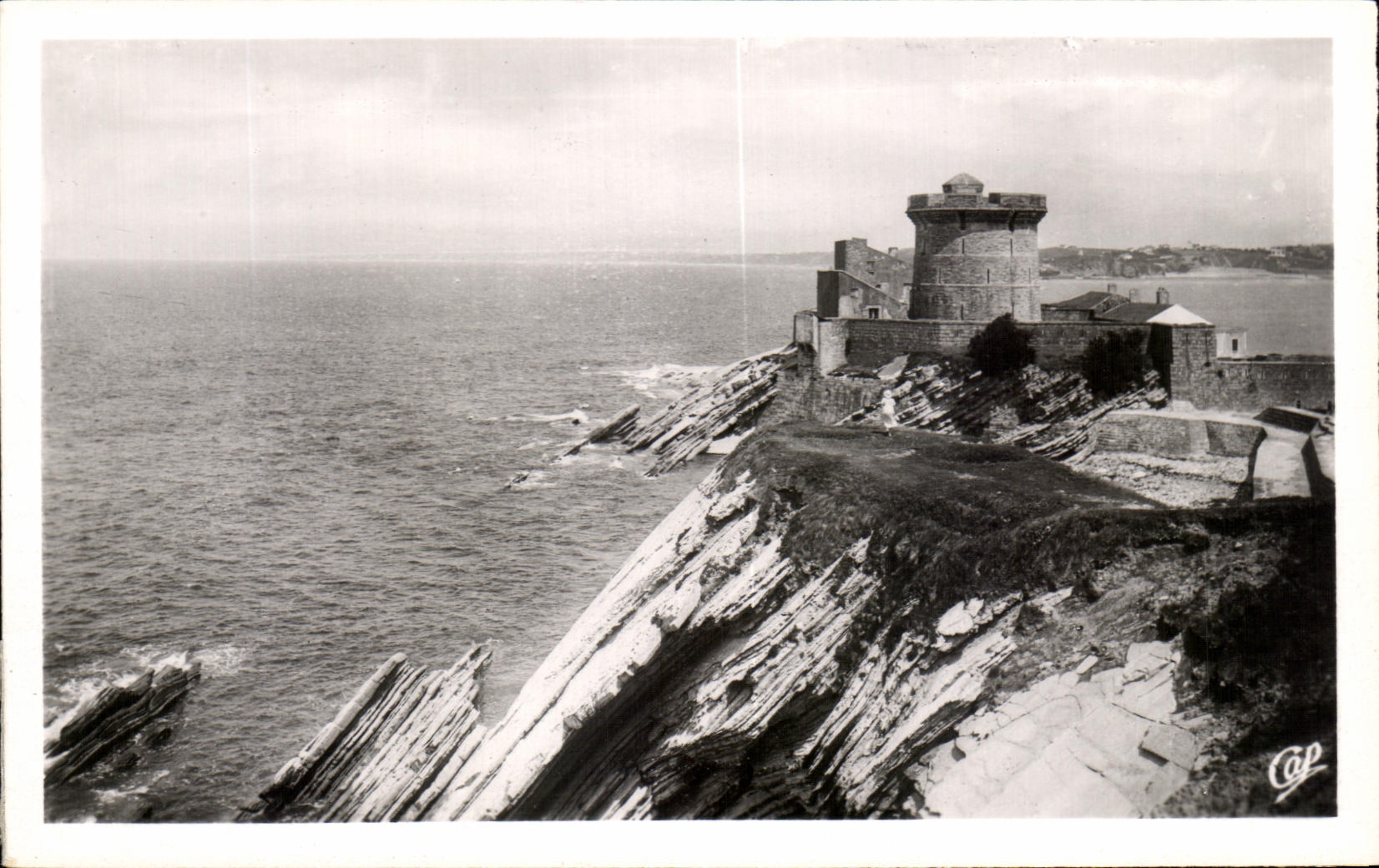 CPA St Jean De Luz Le Port De Socoa Et Les Falaises A Maree Basse
