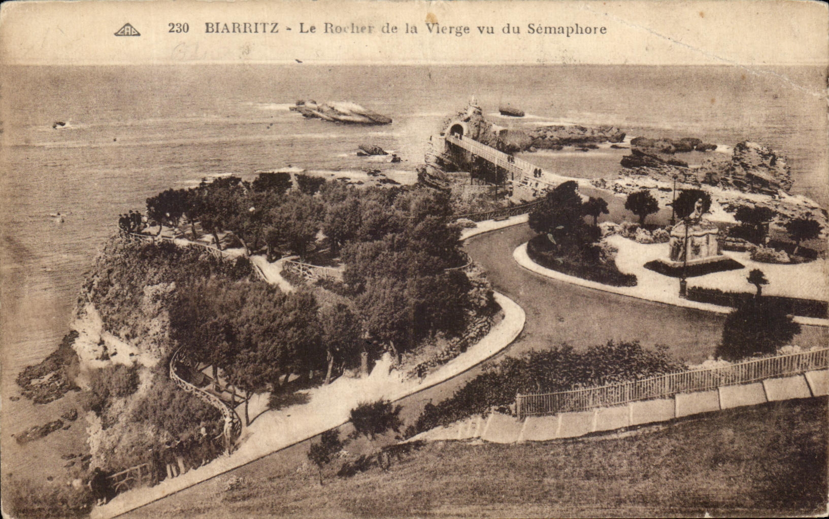 CPA Biarritz Le Rocher de la Vierge vu du Semaphore