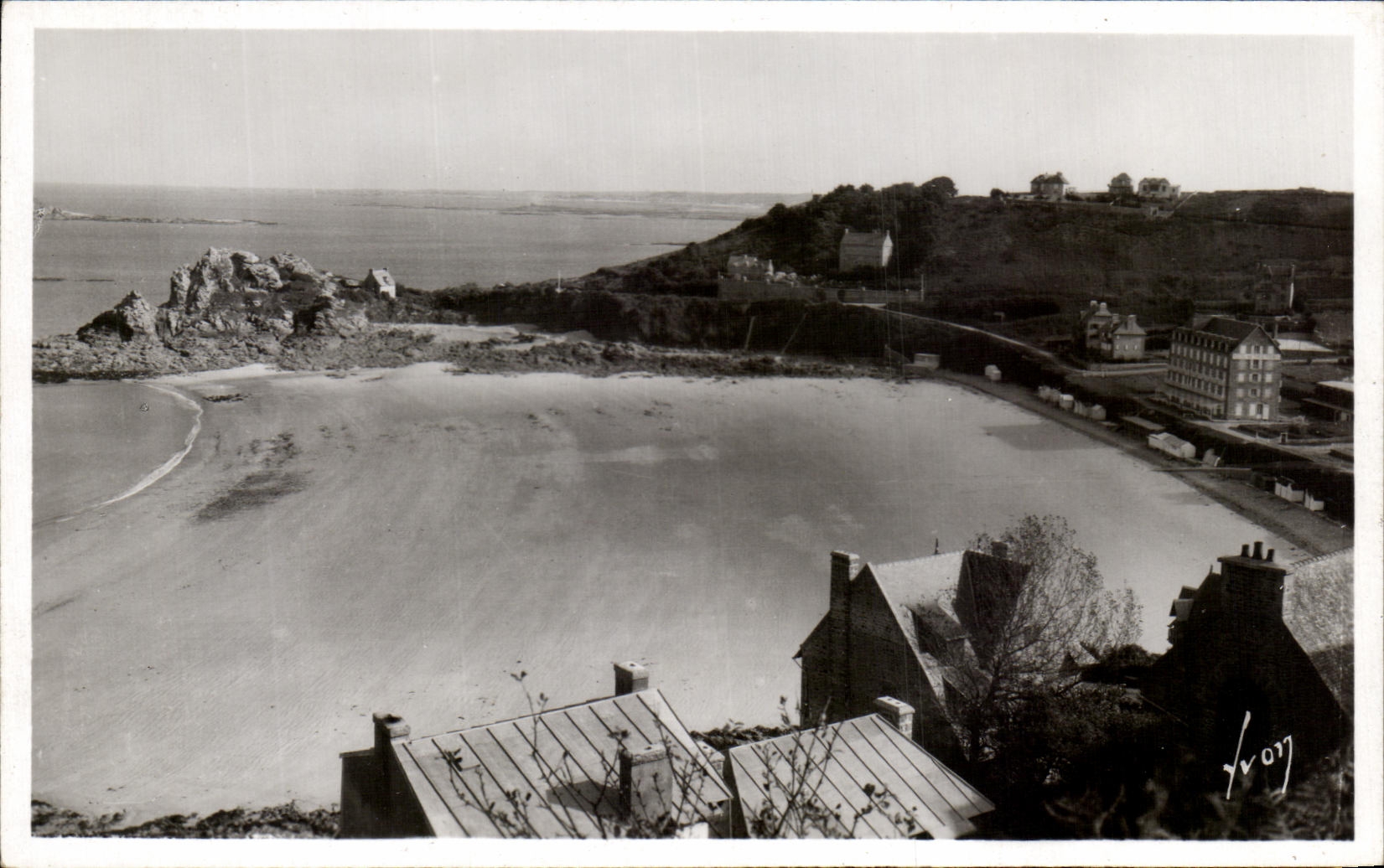 CPA Perros Guirec Beach De Trestignel And Pointe Of the Castle