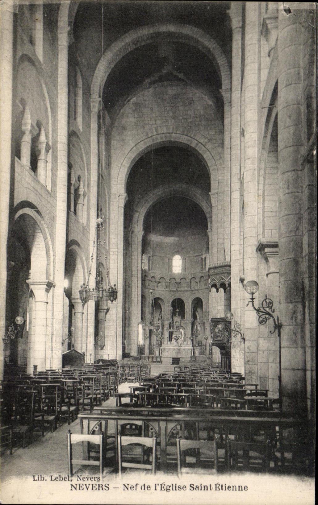 Cubo de CPA Nevers de la iglesia Saint-E'tienne