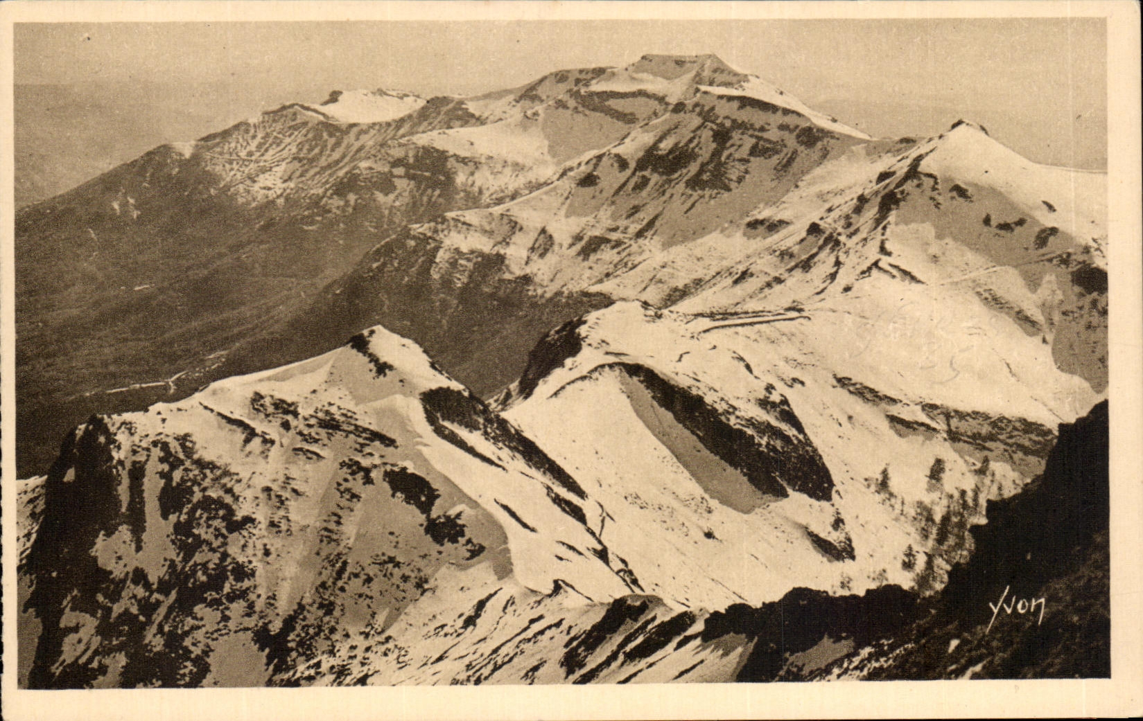 CPA Surroundings of Salers Black Rock and Puy de Chavaroche of the Summit of Puy Mary in winter
