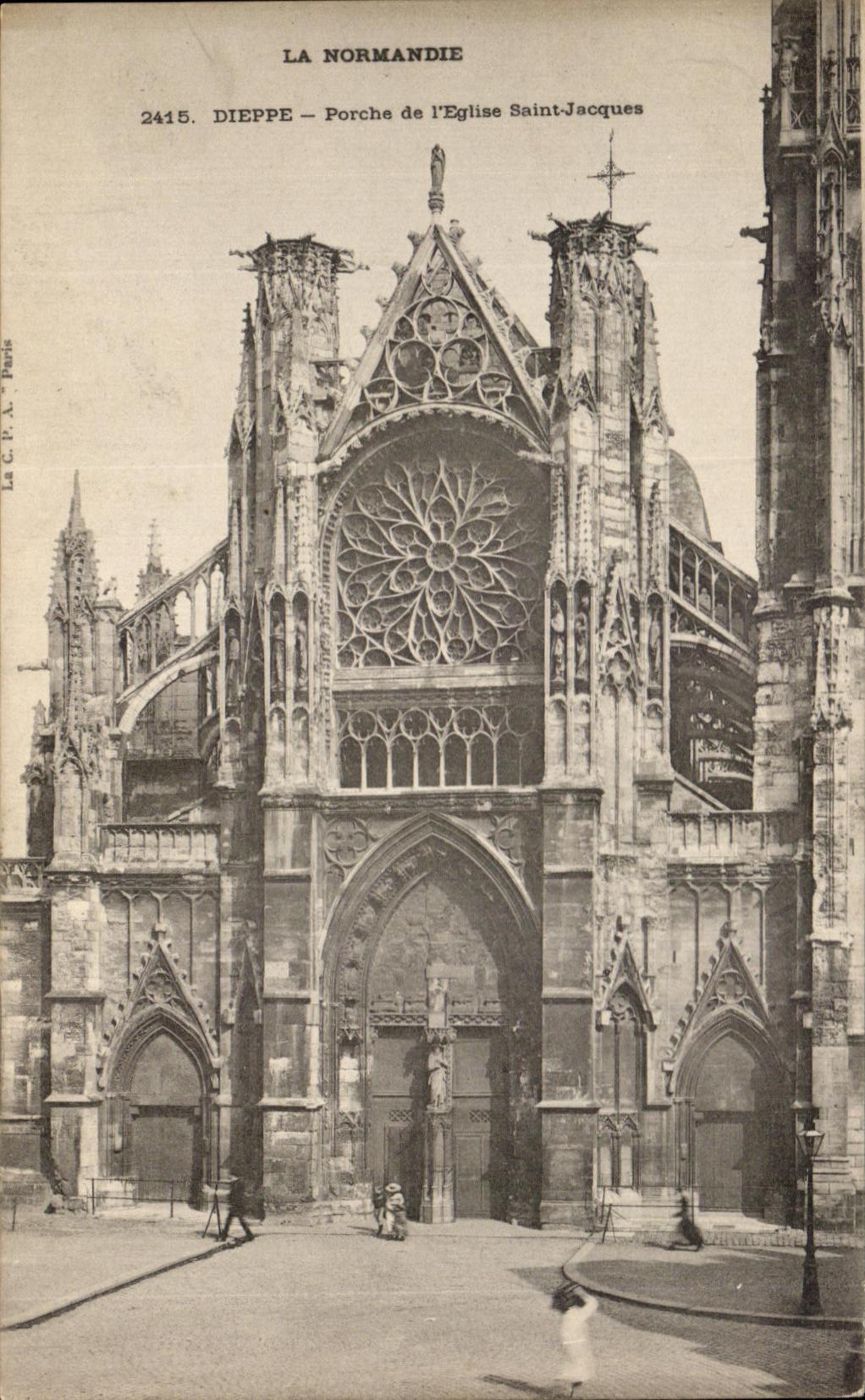 CPA La Normandie Dieppe Porche de l'Eglise Daint Jacques