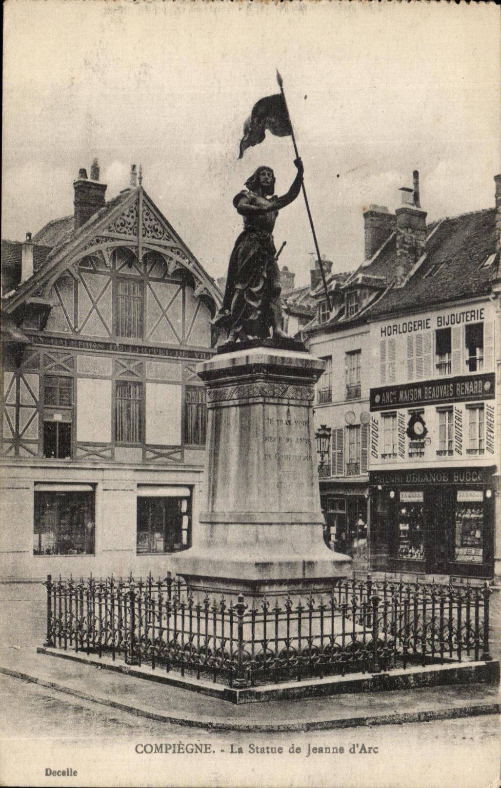 CPA Compiegne Statue of Jeanne d' Arc