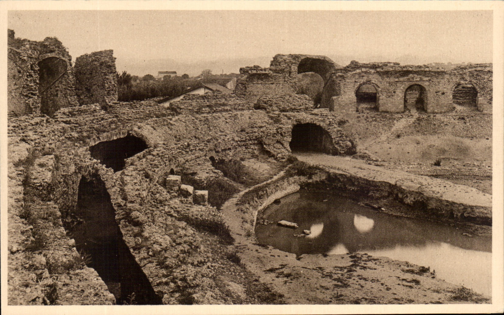 CPA La Douce France Cote D'Azur Frejus Les Arenes