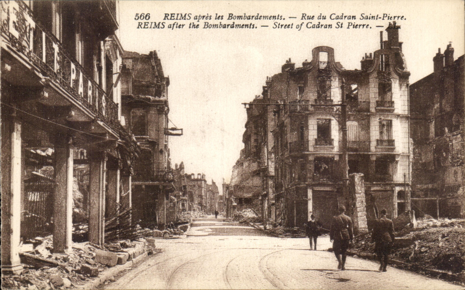 CPA Rheims after the Bombardments Street of the Dial Militaria Saint Pierre