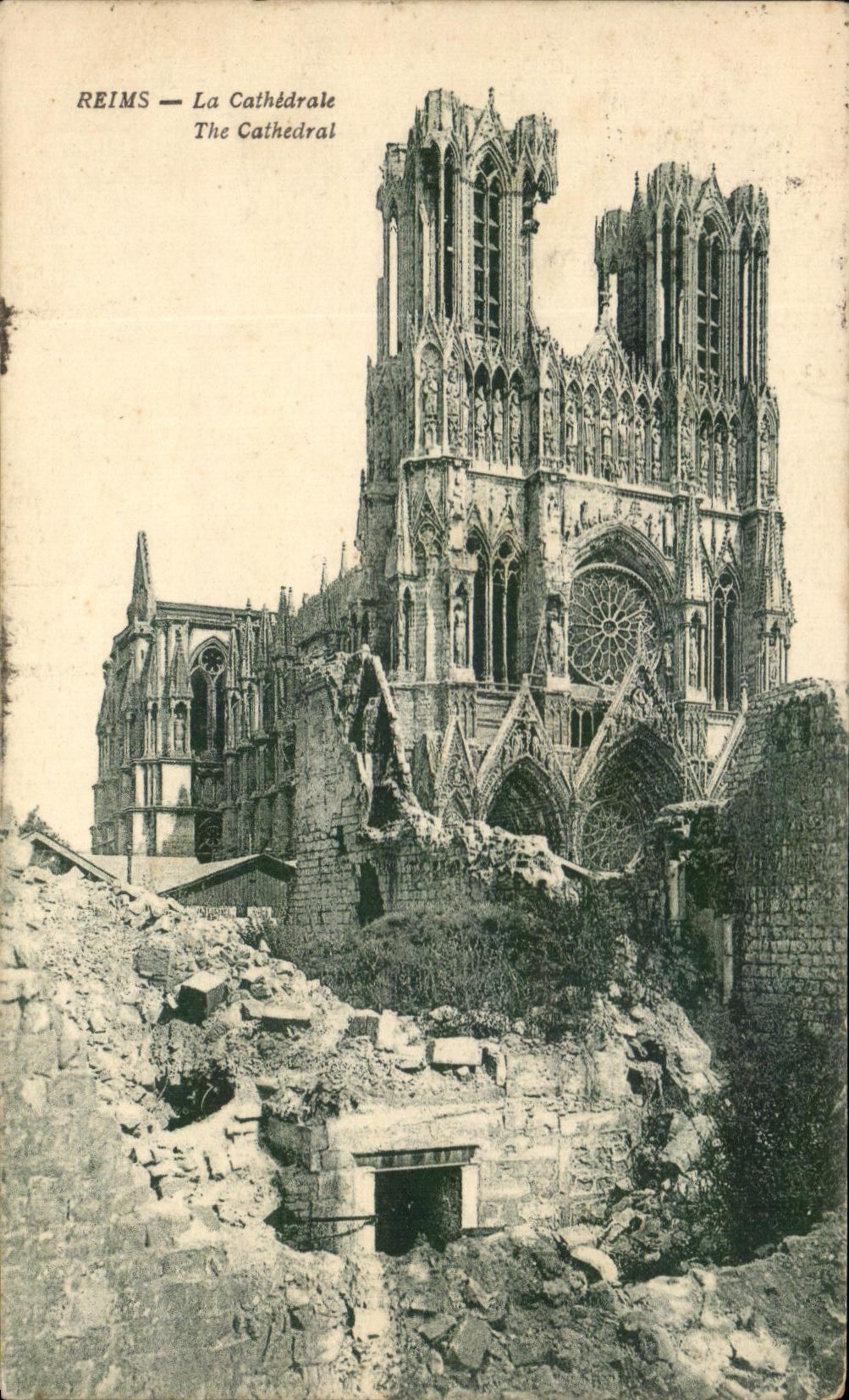 CPA Rheims the Militaria Cathedral