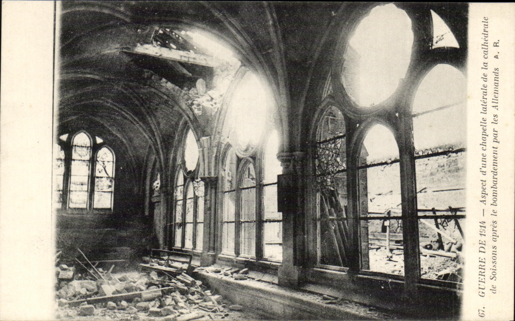 CPA War Of 1914 Aspect Of a Side chapel Of the Cathedral De Soissons After the Militaria bombardment