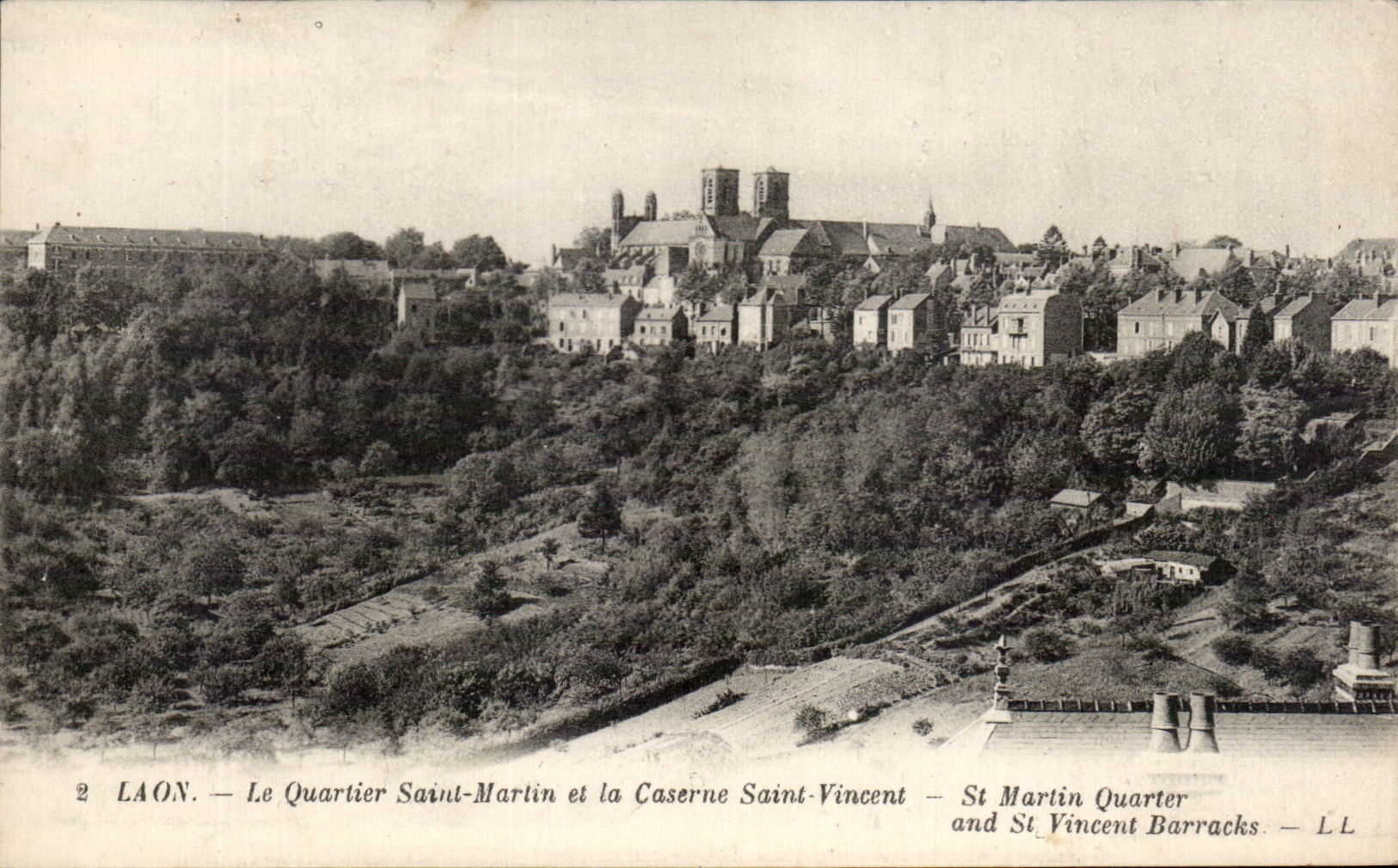 CPA Laon the District Saint Martin and the barracks Saint Vincent
