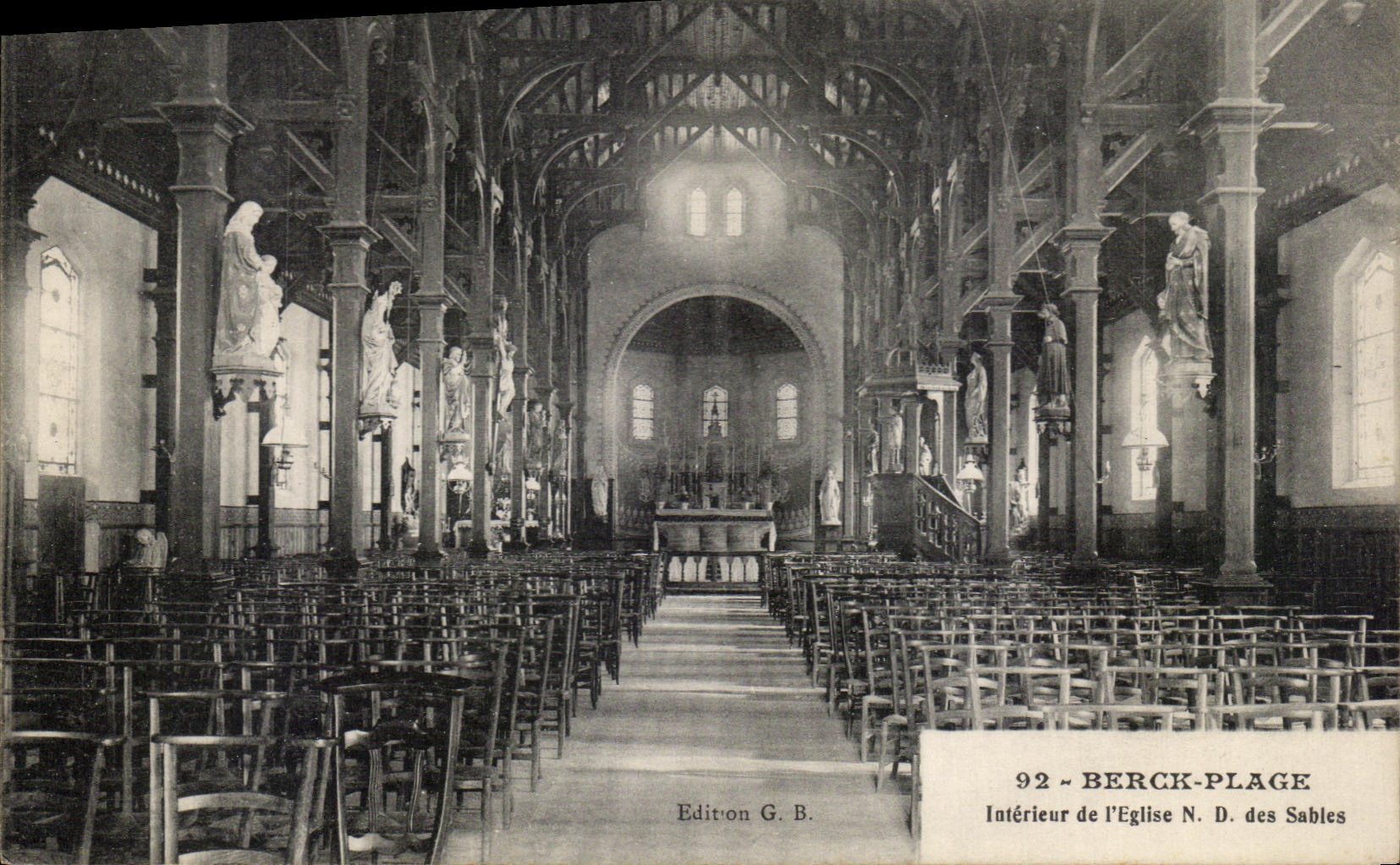 CPA Berck Plage Interieur de l'Eglise ND des Sables