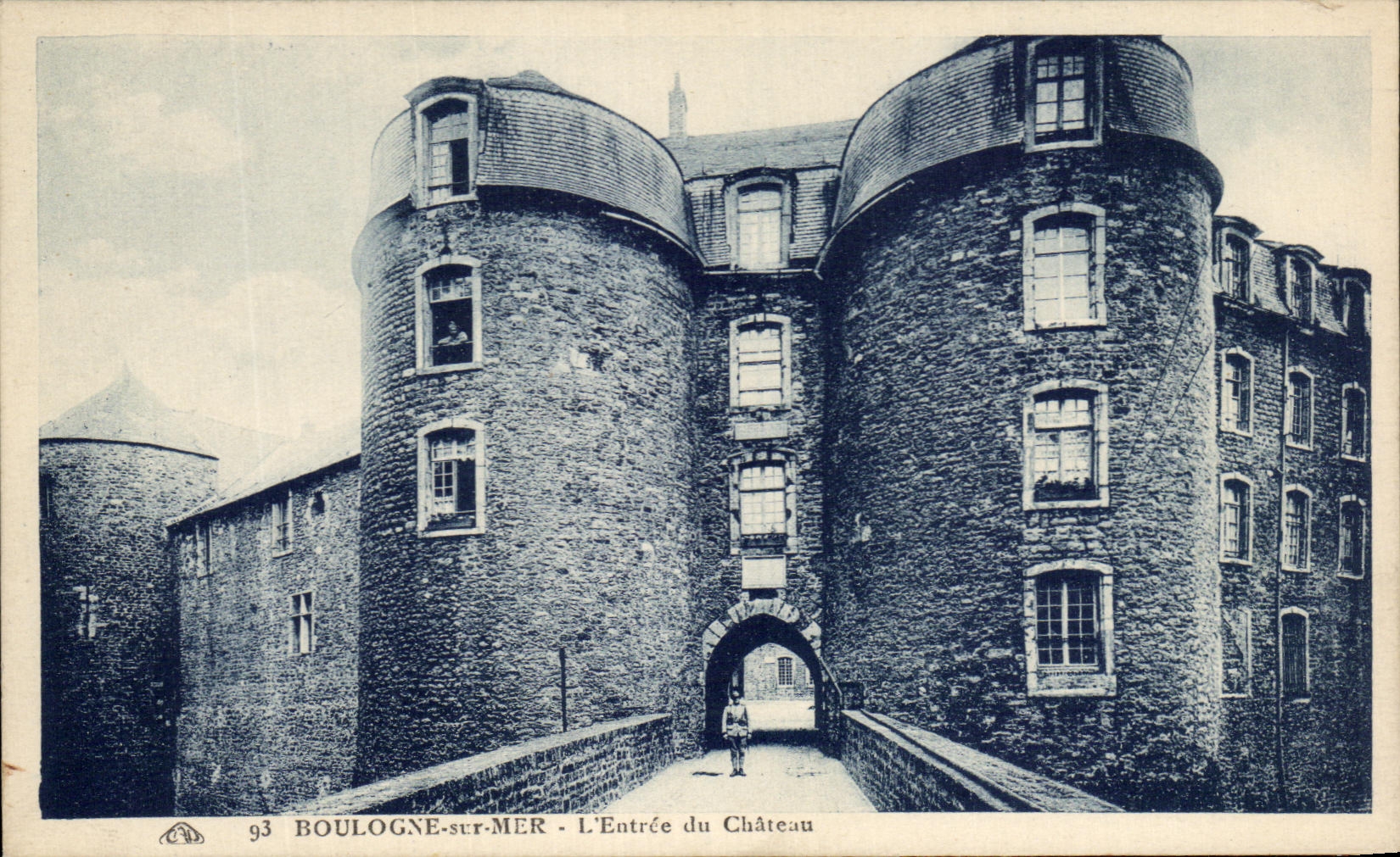 CPA Boulogne On Sea Entrance of the Castle