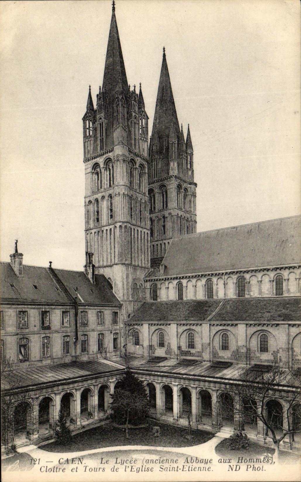 CPA Caen Le Lycee Ancienne abbaye aux hommes cloitre et tours de l'eglise Saint Etienne