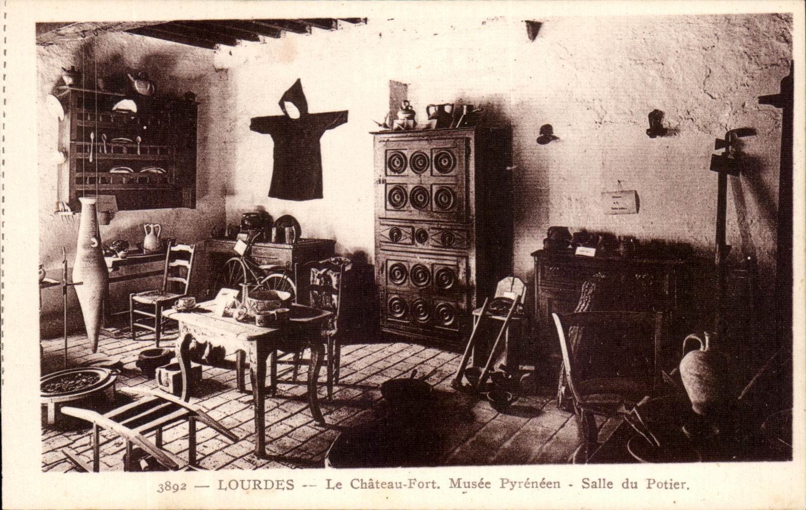 CPA Lourdes the Castle Fort Pyrenean Museum Room of the Potter