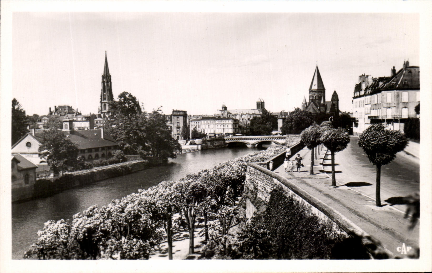 CPA Metz vista en el Mosela y el puente medio