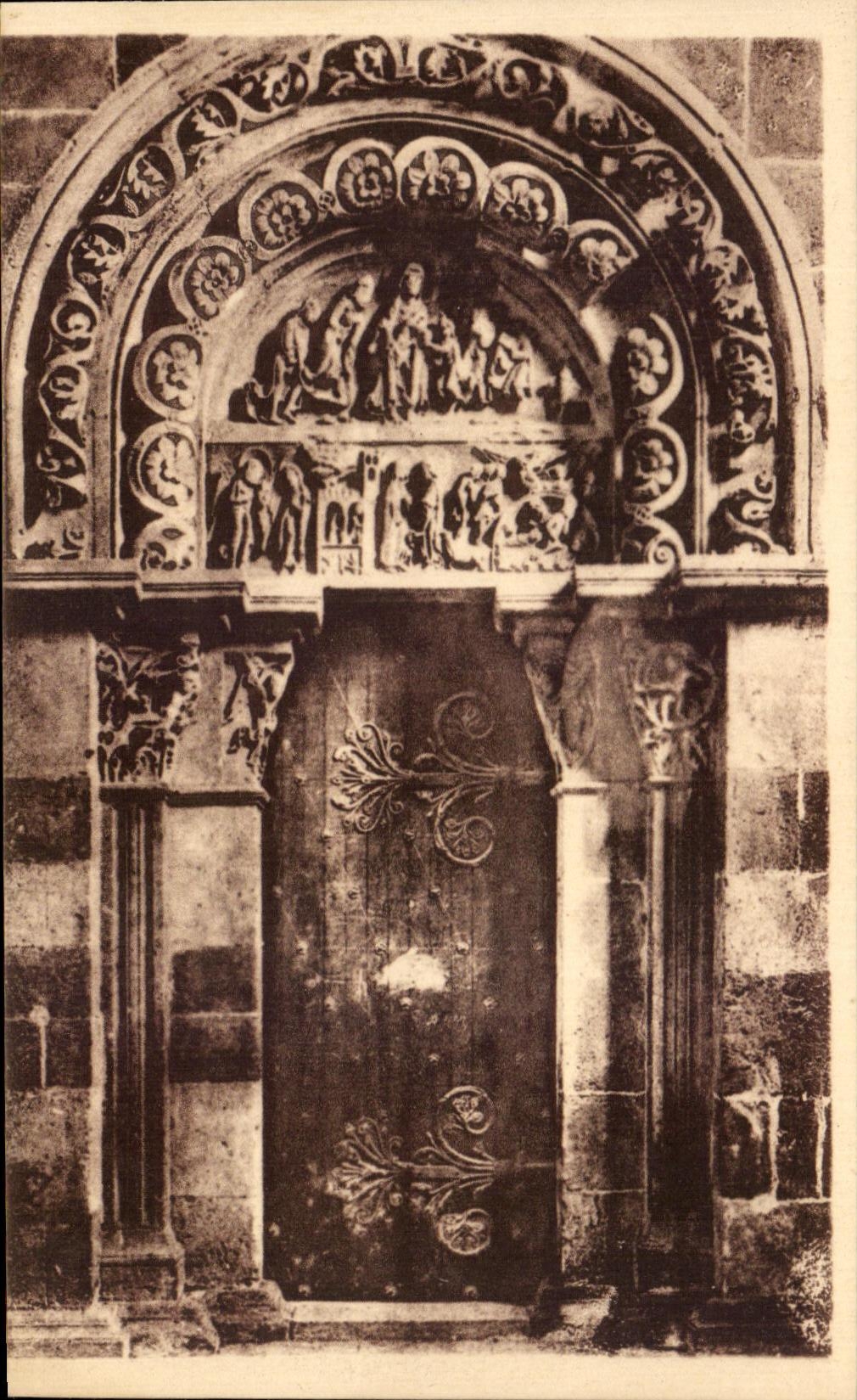 CPA Vezelay Church Of the Madeleine Gate Of Narthex Gate of Right-hand side