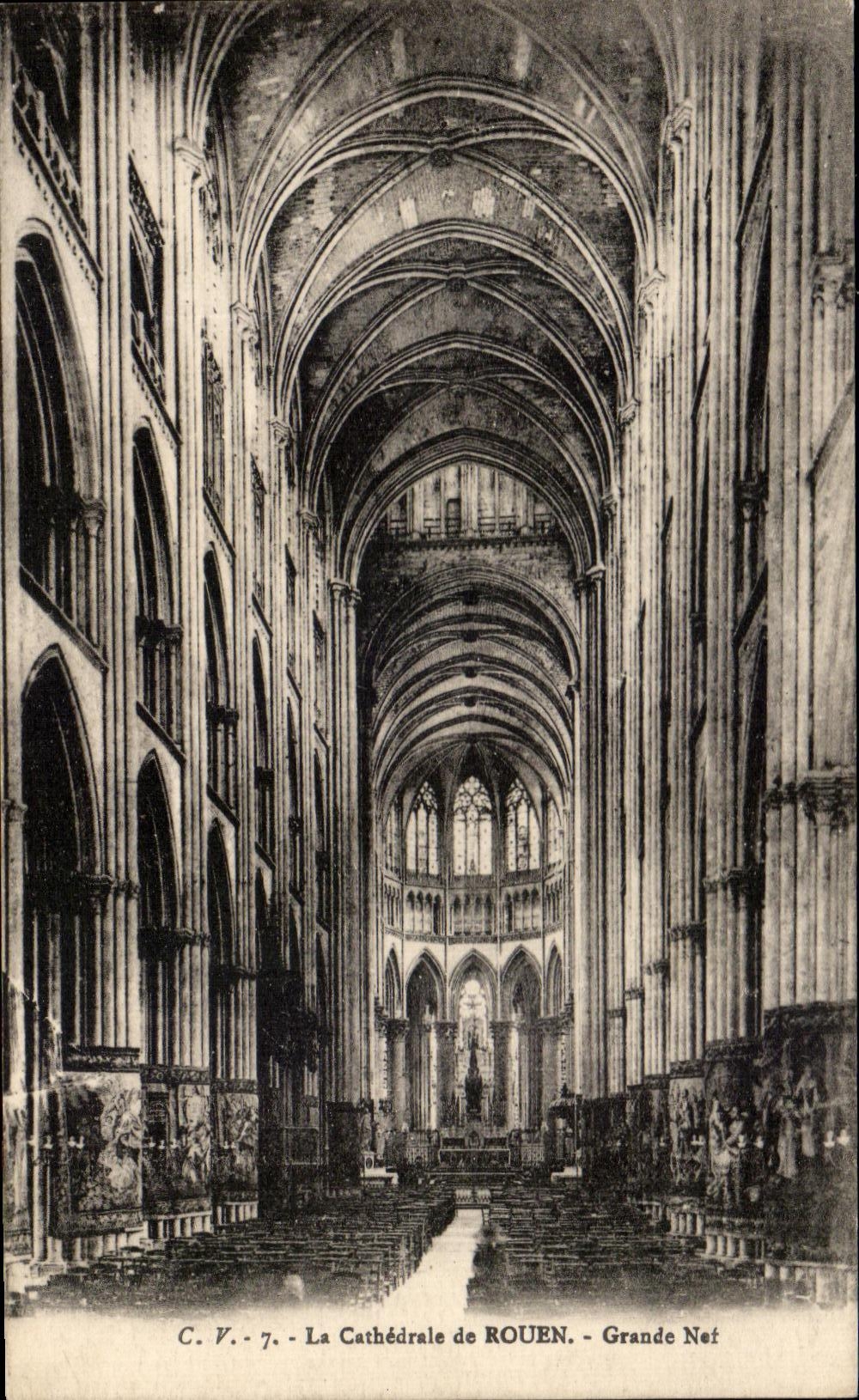 CPA Rouen the Cathedral of Rouen Great Nave