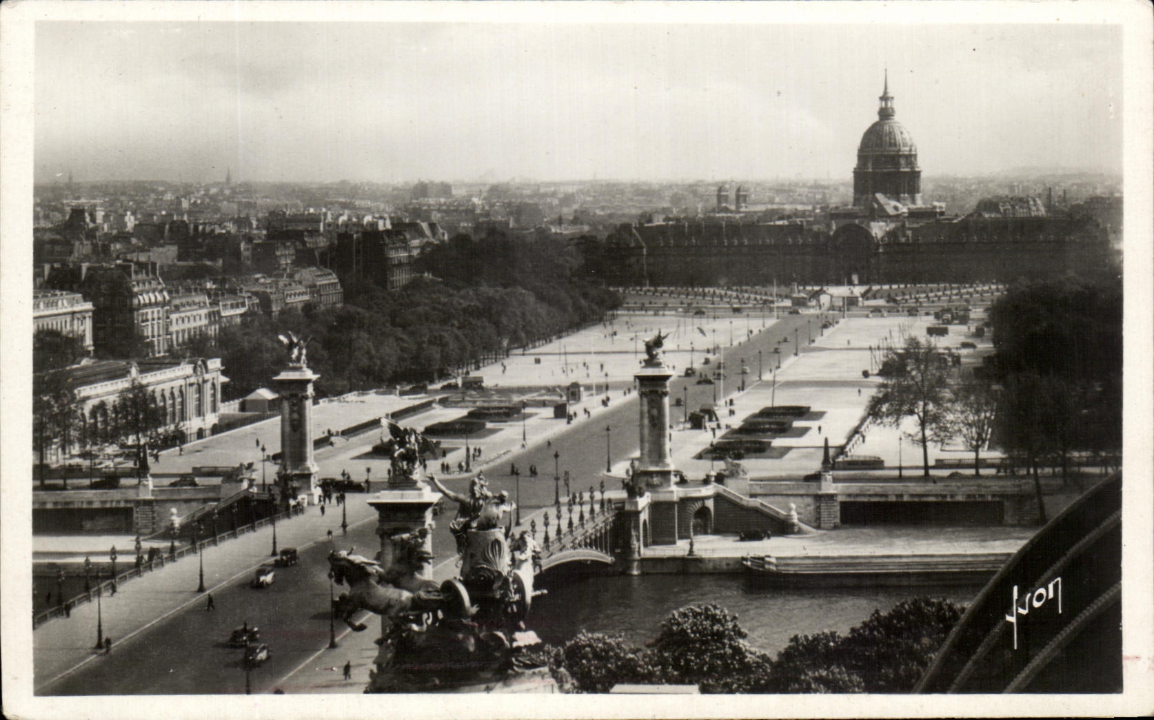 CPA Paris En Flanant Pont Alexandre III et Esplanade des Invalides