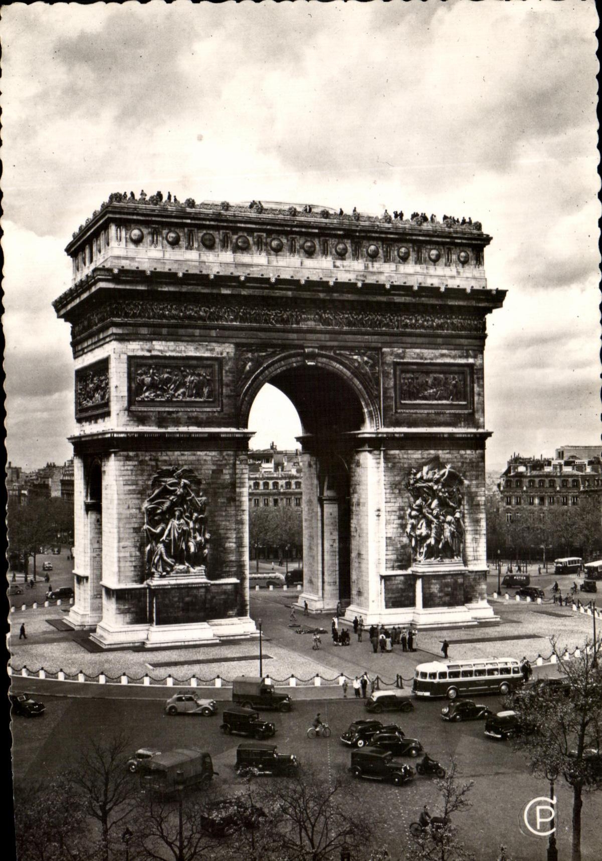 CPA Paris En Avion L'arc de Triomphe et Place de L'Etoile