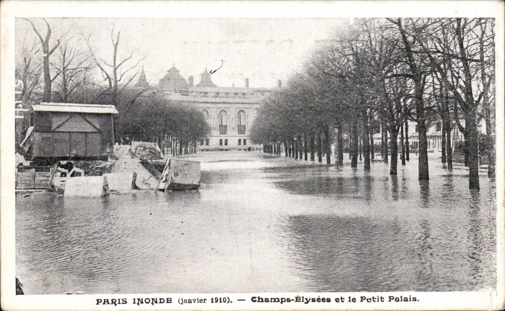 CPA Paris Inonde Champs Elysees et le Petit Palais