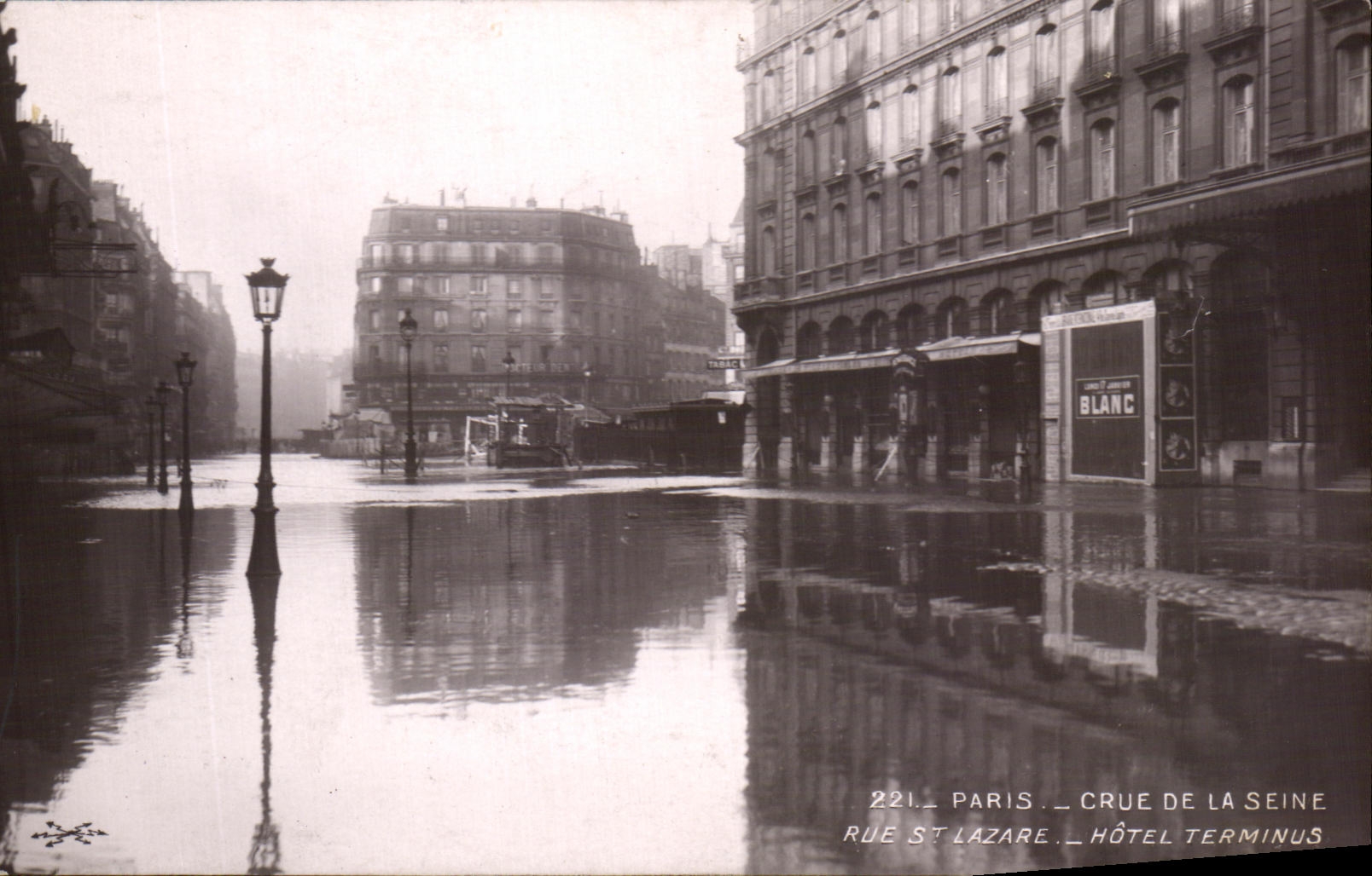 CPA Paris Crue de la Seine Rue St Lazare Hotel Terminus