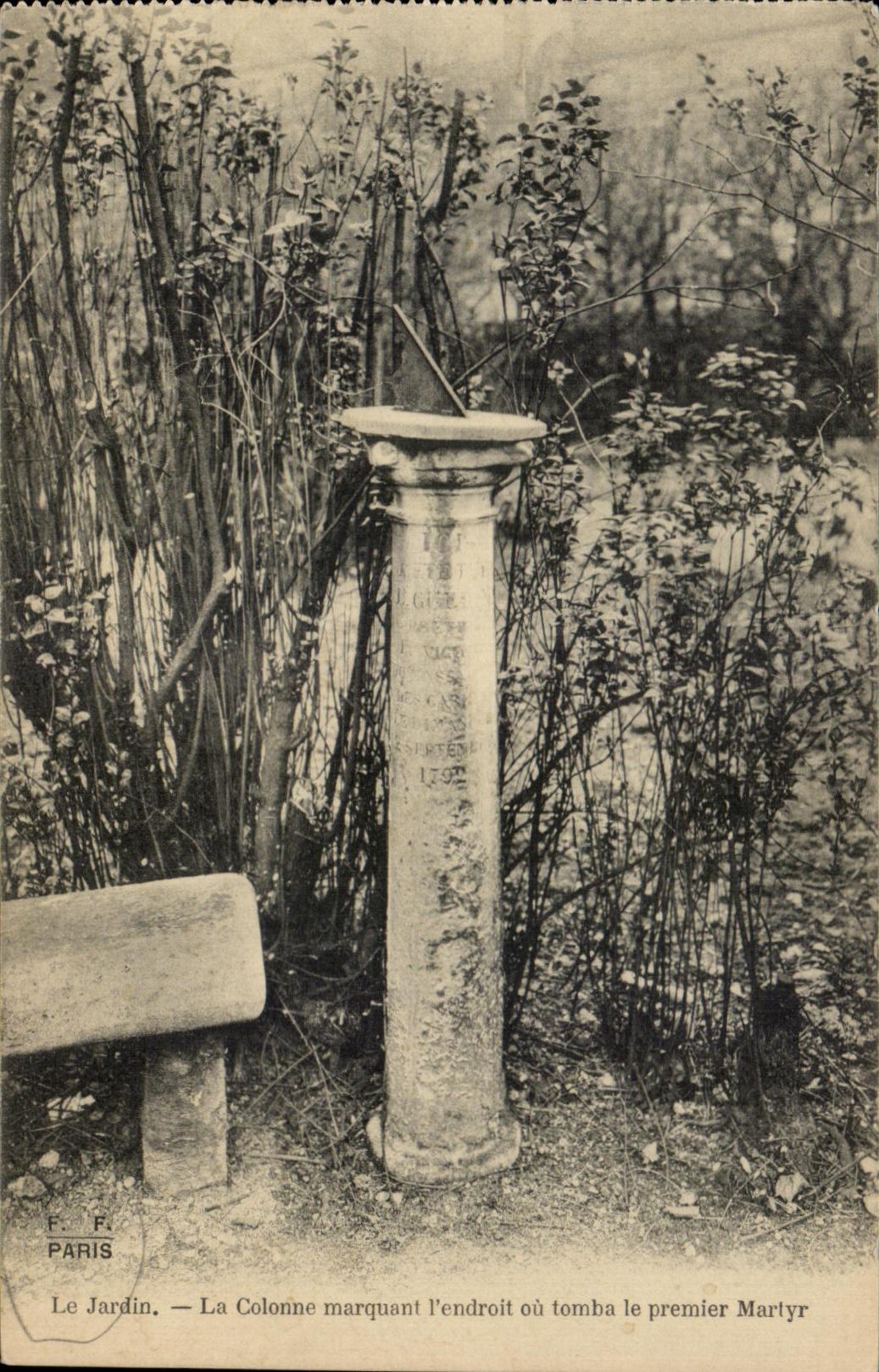 CPA Paris the Garden the Column Marking the place Or Fell the First Martyr