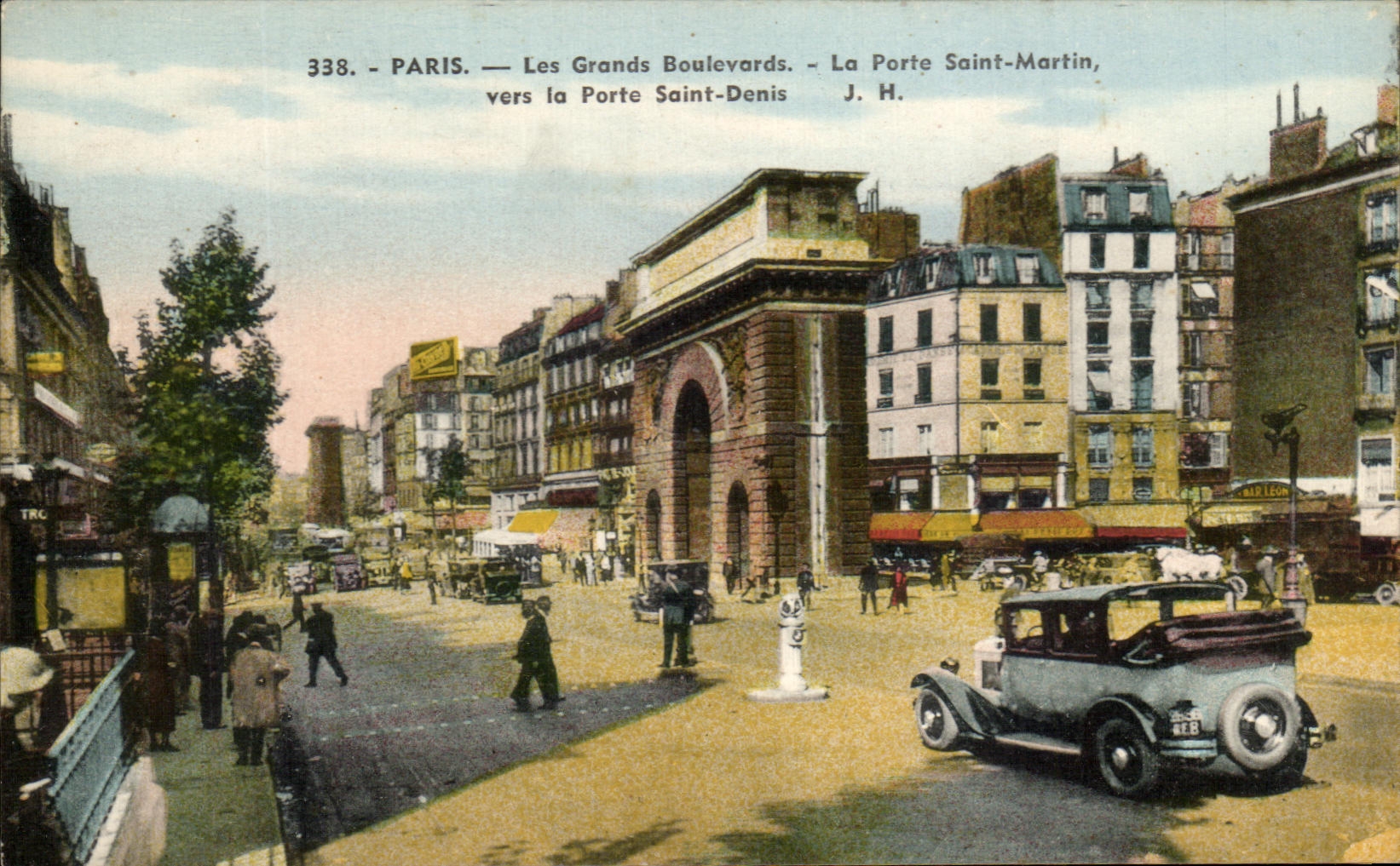 CPA Paris Grand boulevards the Ports Saint Martin towards the Gate Saint Denis