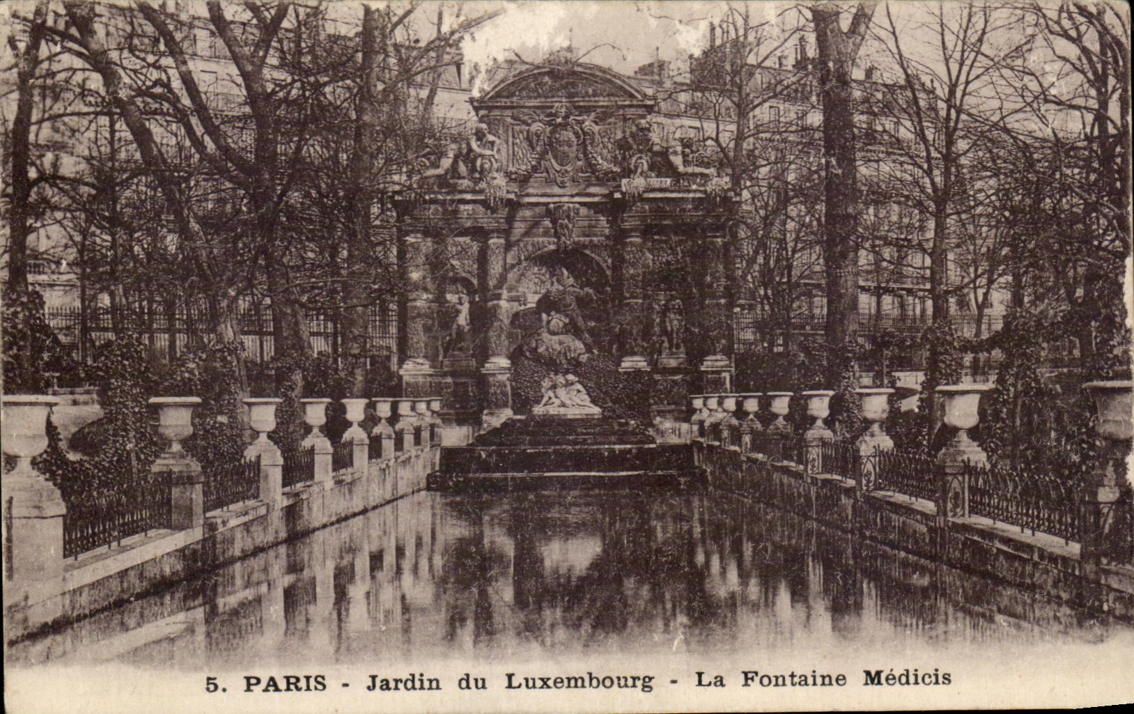 CPA Paris Garden of Luxembourg the Medicis Fountain