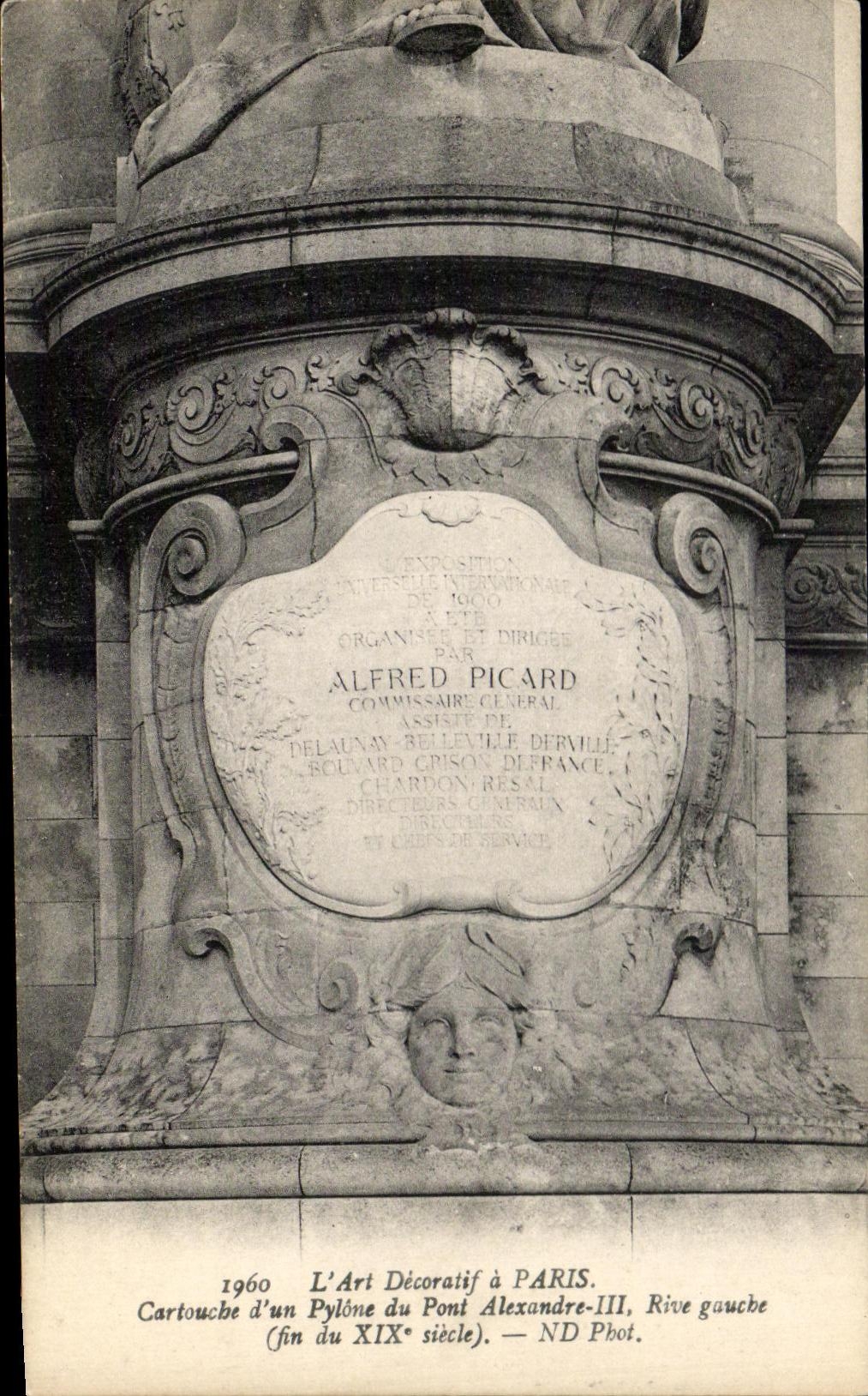 CPA Decorative Art has Paris Cartouche of a Pylon Of the Bridge Alexandre III