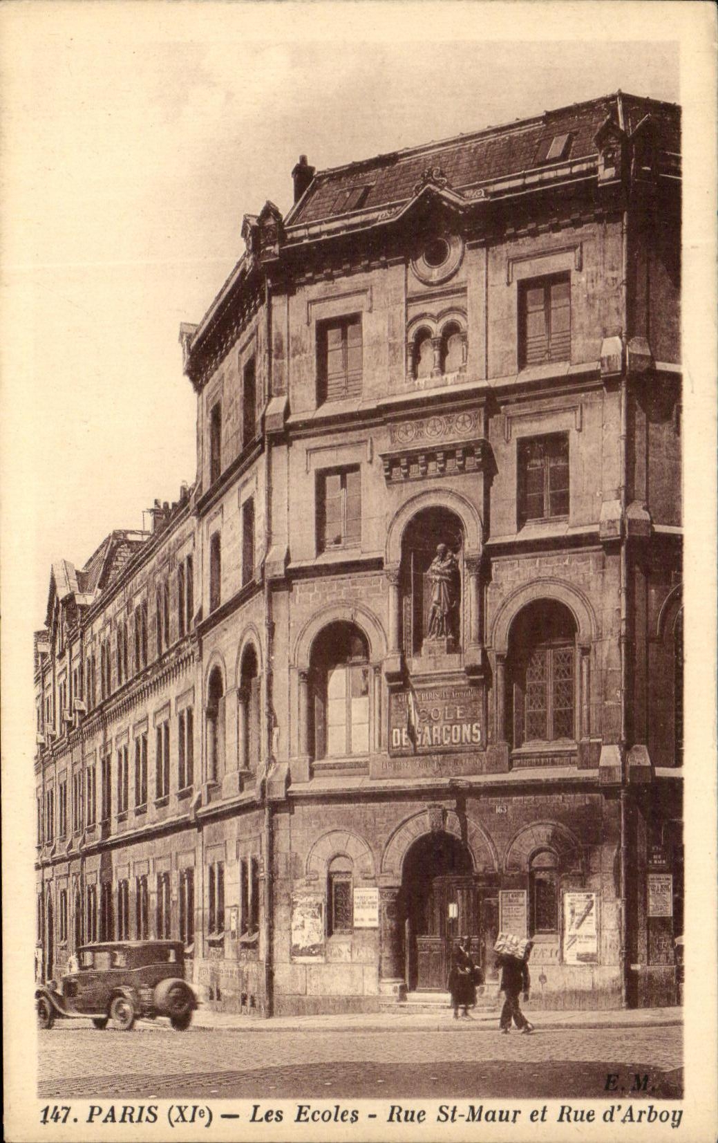 CPA Paris Les Ecoles Rue St Maur Et Rue d'Arboy