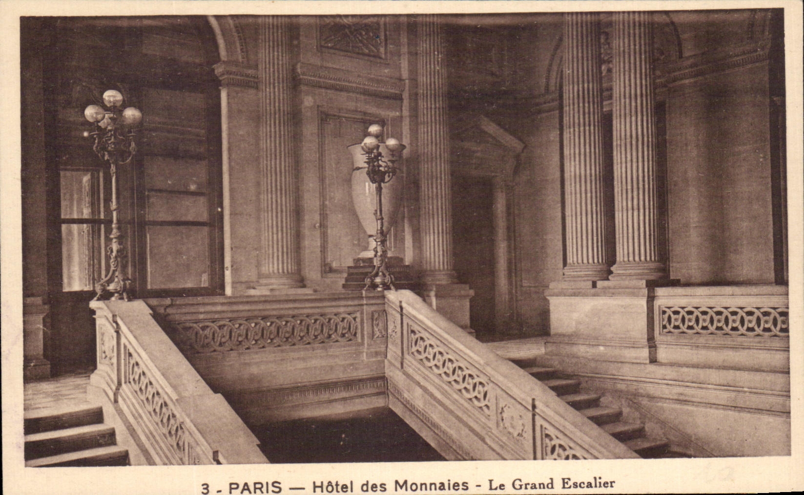 CPA Paris Mint the Large Staircase