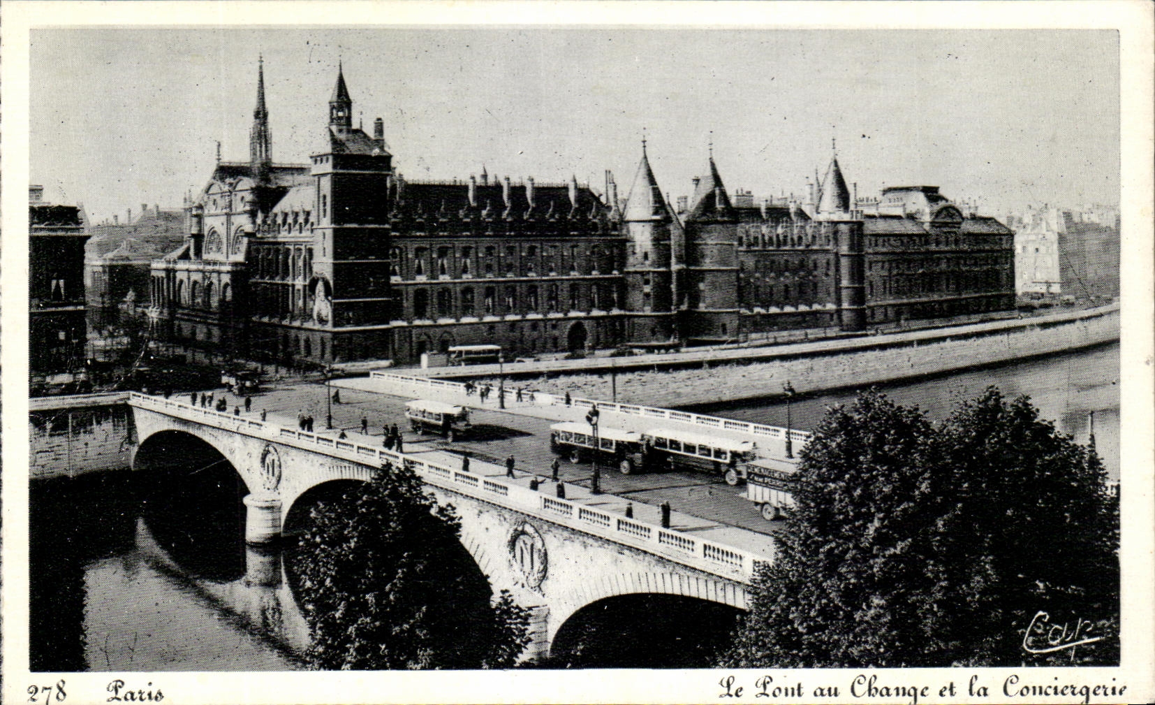 CPA Paris Le pont au Change et la Conciergerie