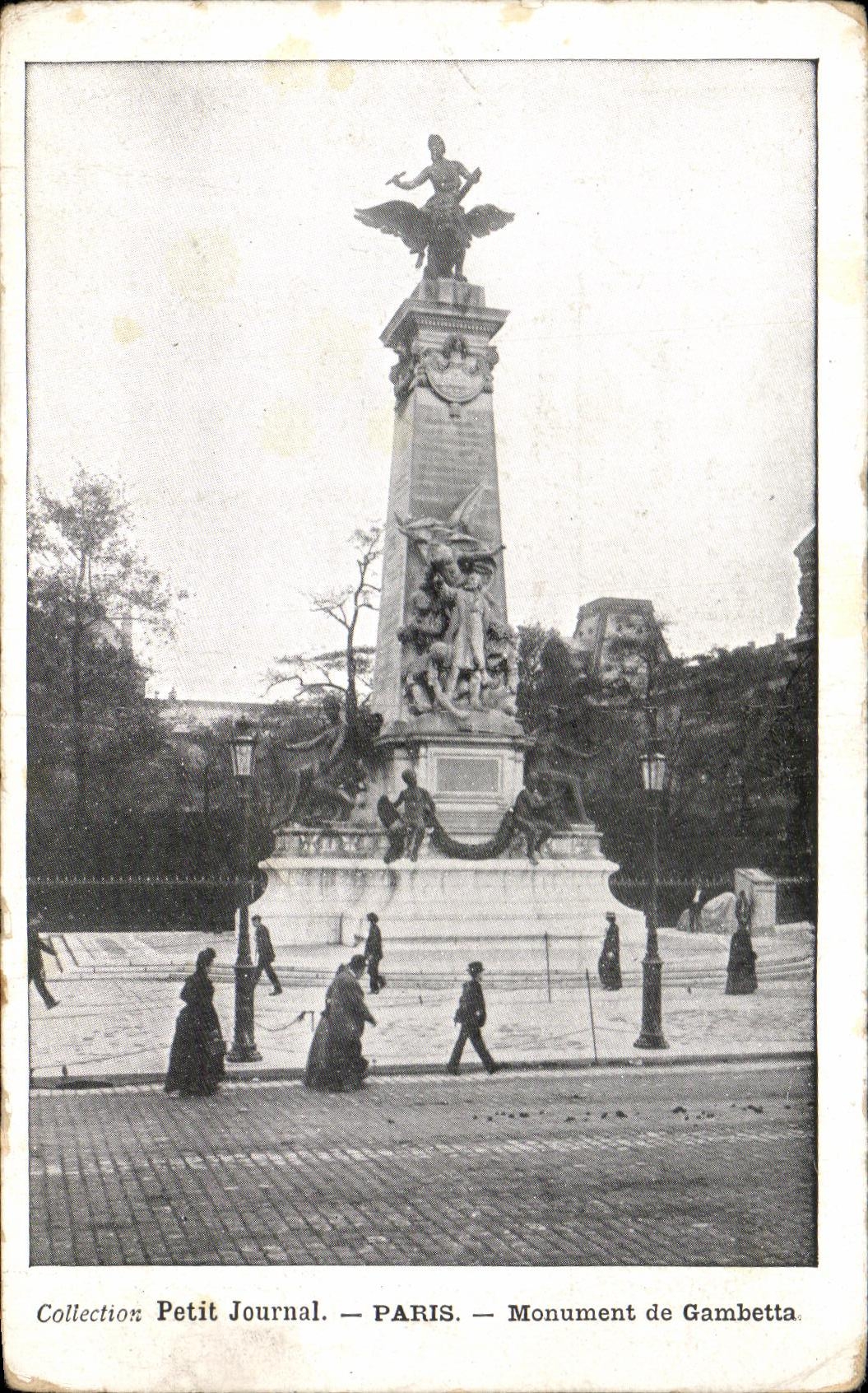 CPA Paris Collection small Newspaper Paris Monument of Gambetta
