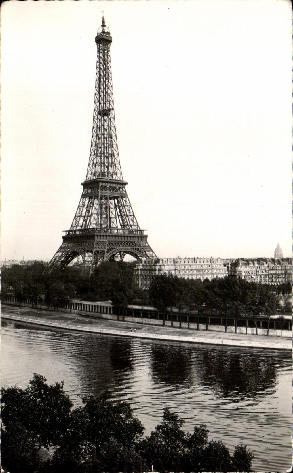 CPSM Paris La Tour Eiffel Et La Seine