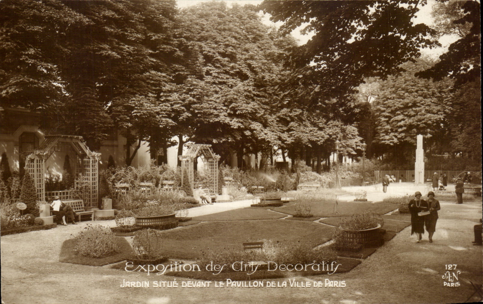 CPA Exposition of Cirty Decoralifs Jardin Locates In front of the house Of the Town Of Paris