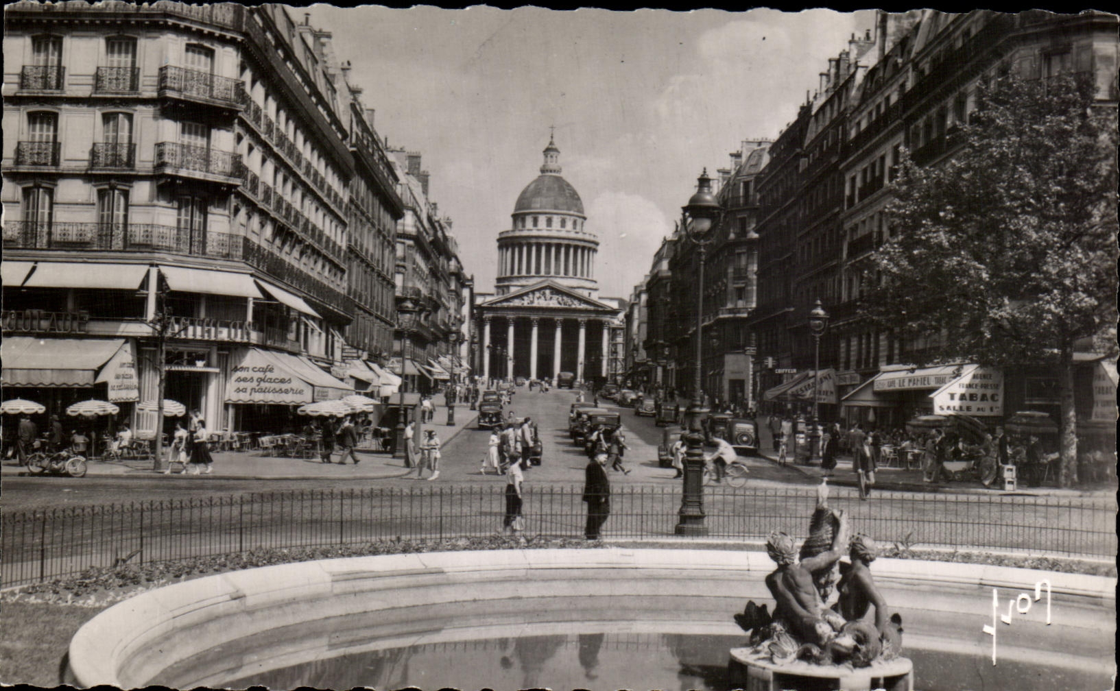 CPA Paris And Strolling Place Edmond Rostand Street Souulot And Patheon