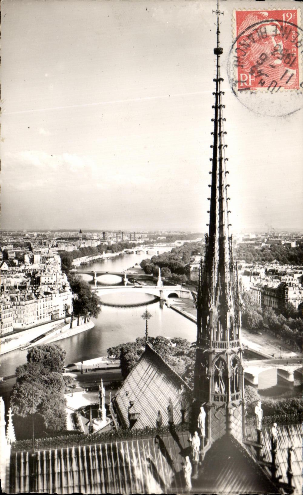 La de CPA Paris Panarana Sur el Seine Notre Dame