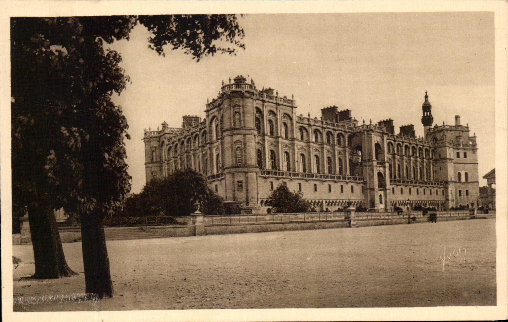 CPA Saint Germain En Laye Le Chateau Facade principale