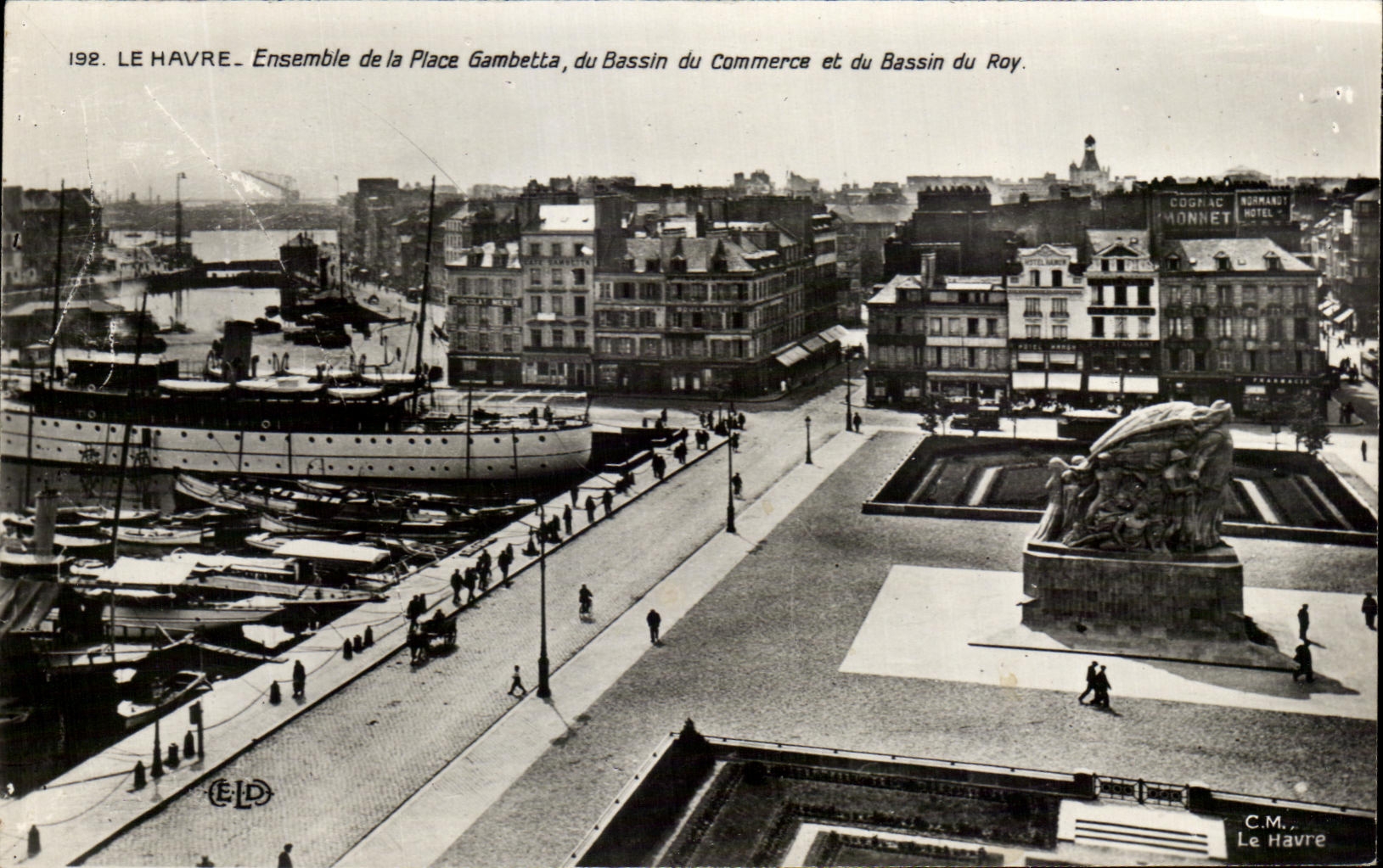 CPA Le Havre Ensemble de la Place Gambetta du Bassin du Commerce et du Bassin du Roy
