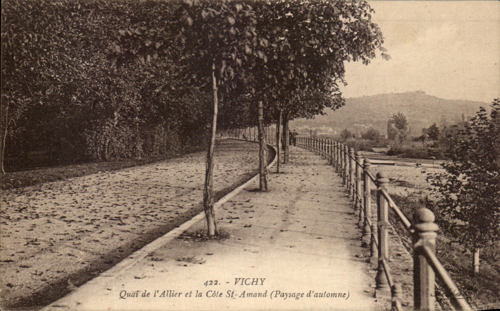 CPA Vichy Quai De l'Allier Et La Cote St Amand