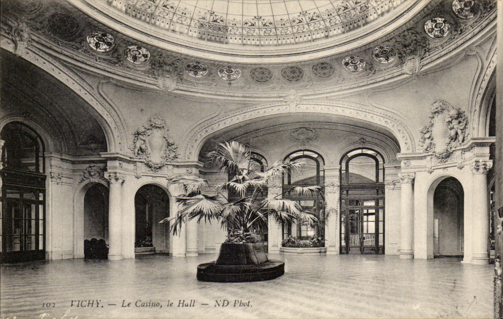 CPA Vichy Le Casino le Hall
