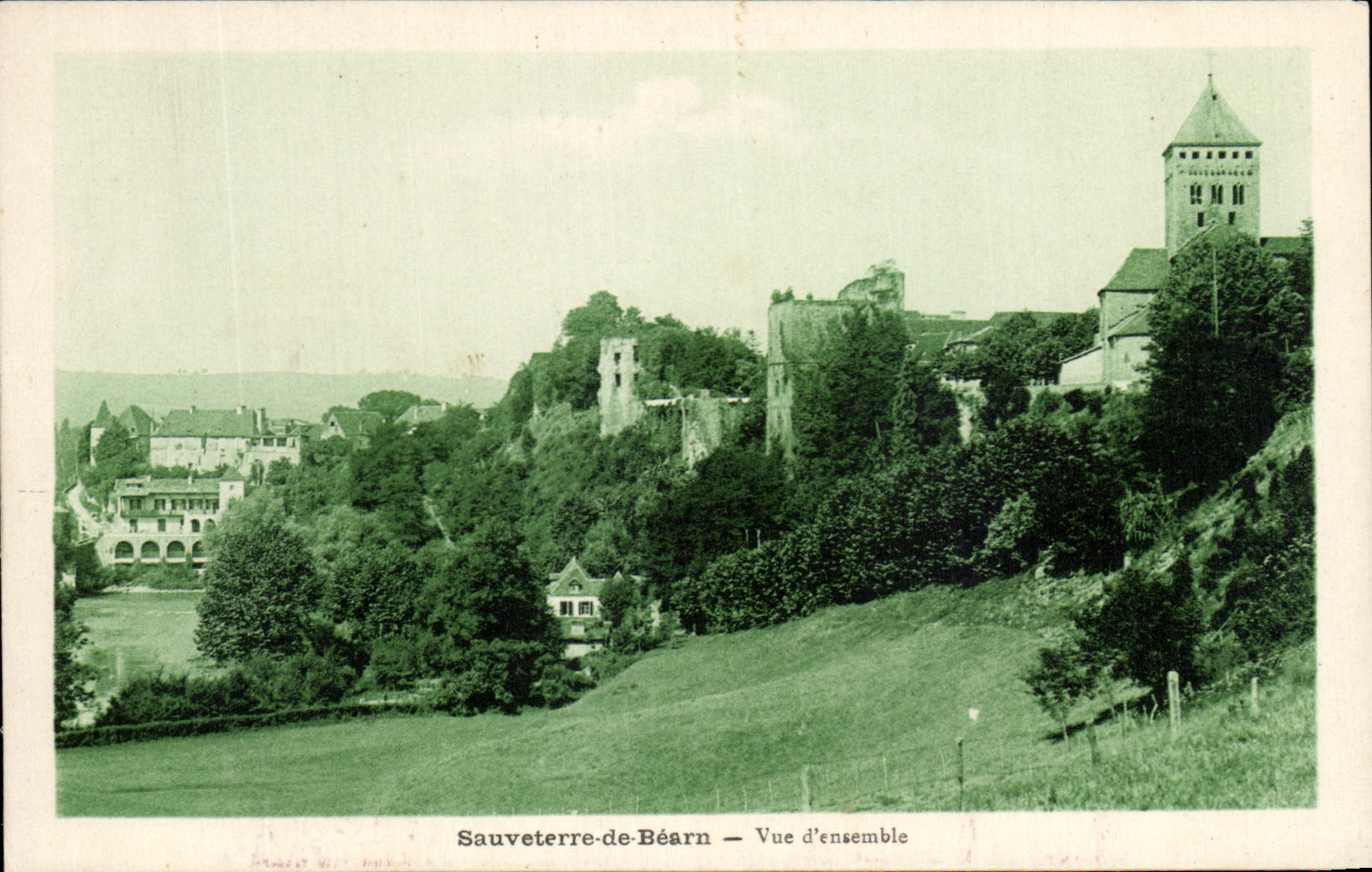 CPA Sauveterre de Bearn Vue d'ensemble