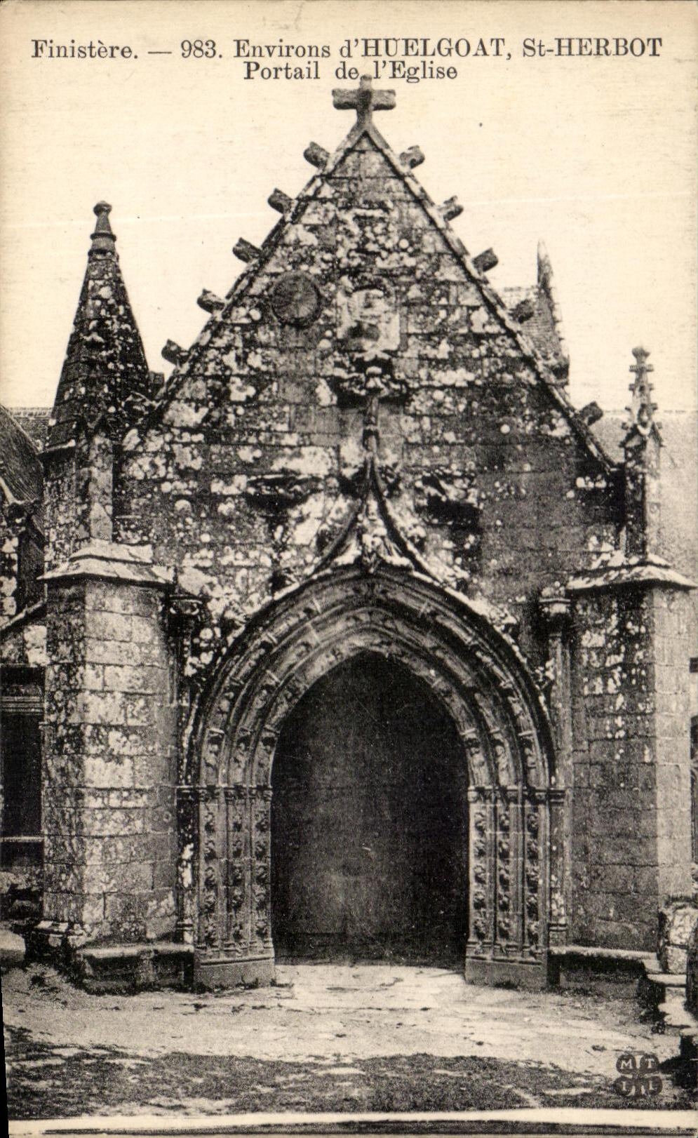 CPA Surroundings of Huelgoat St Herbot Gate of the Church