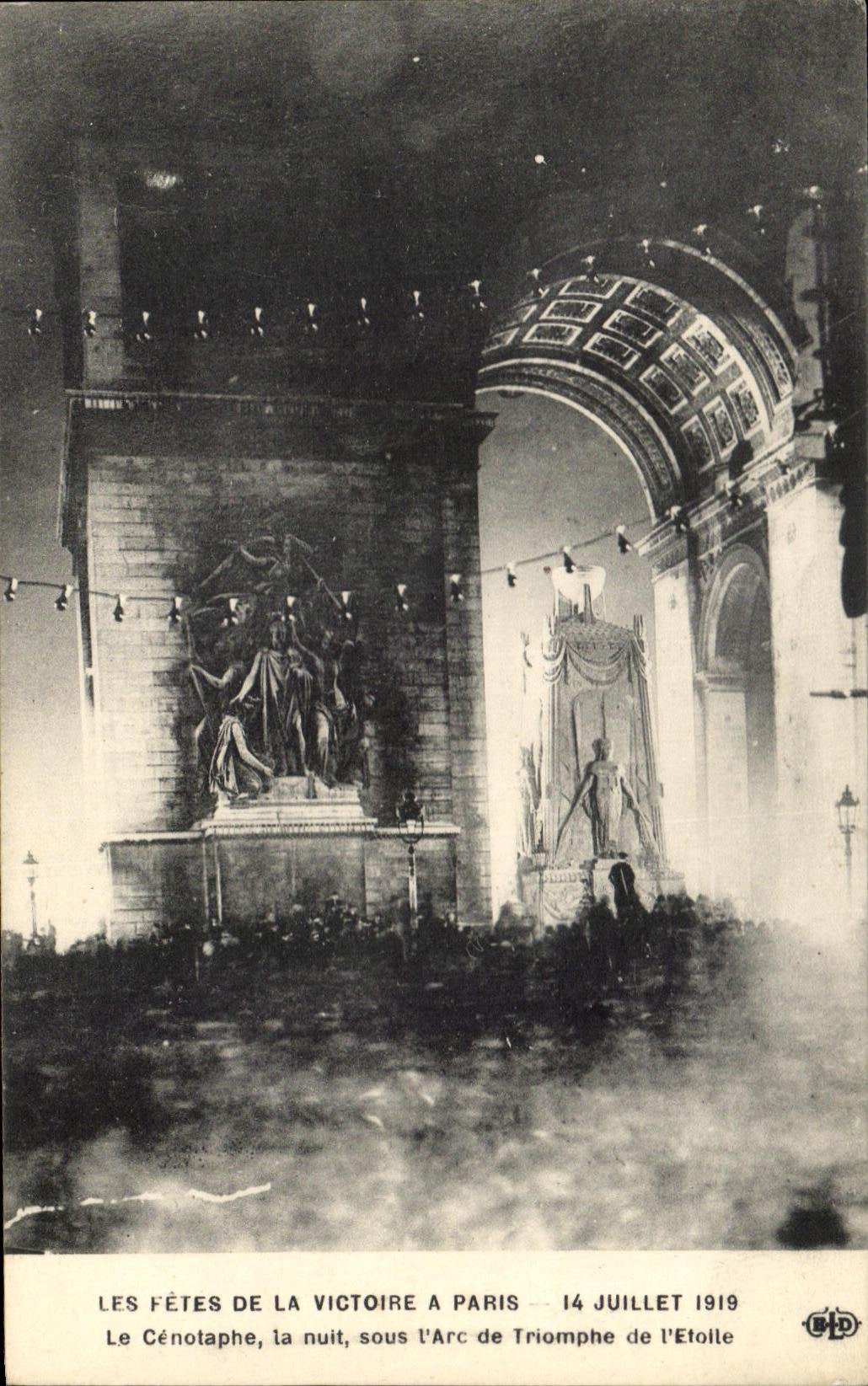 CPA the Festivals Of the Victoire has Paris July 14th 1919 the Cenotaph the Night Under Arc de Triomphe of Etoile