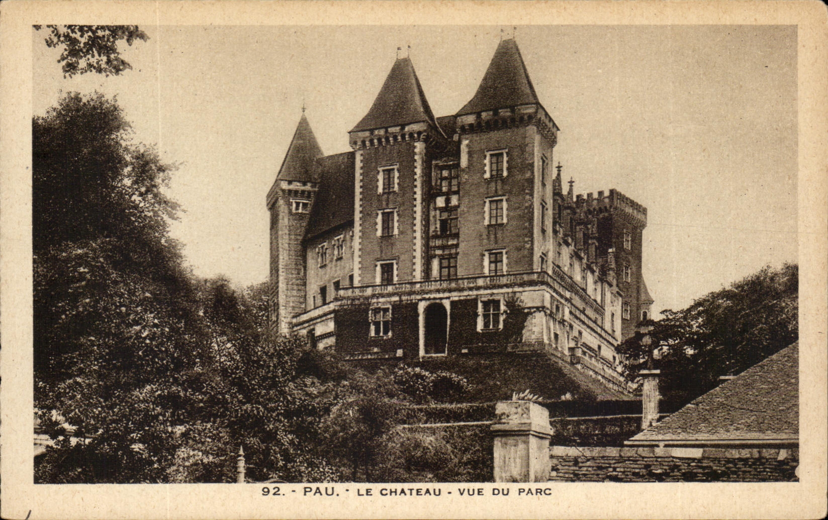 CPA Pau Le Chateau Vue du Parc