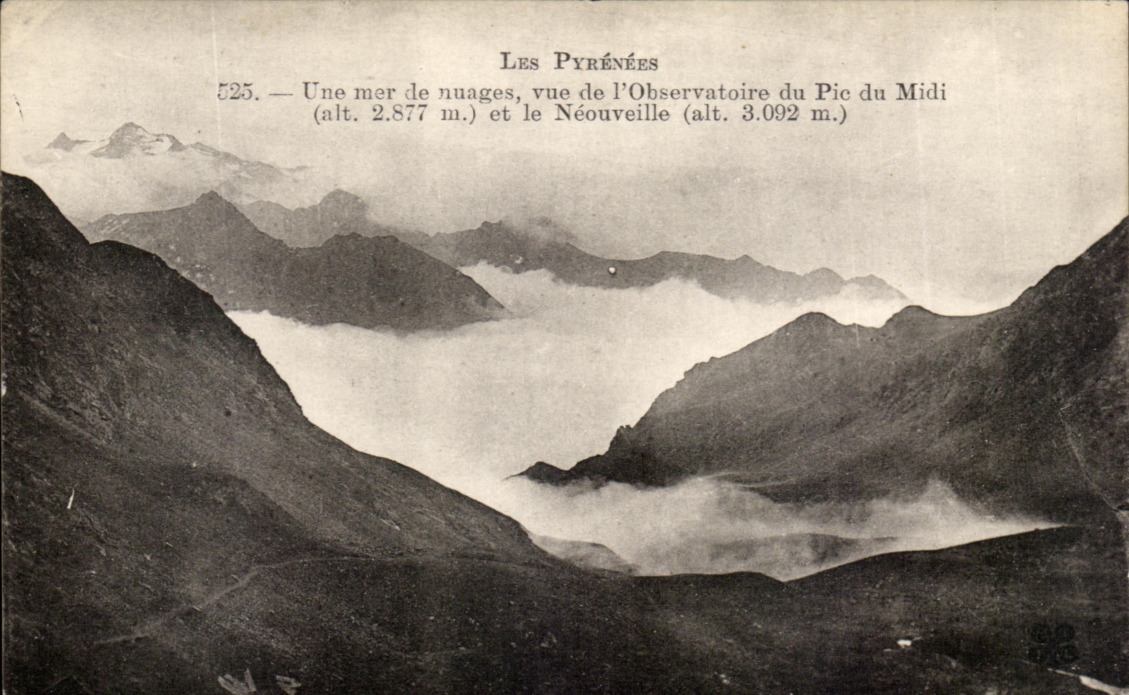 CPA Une Mer de Nuages Vue de l'Observation du pic du midi et le Neouveille