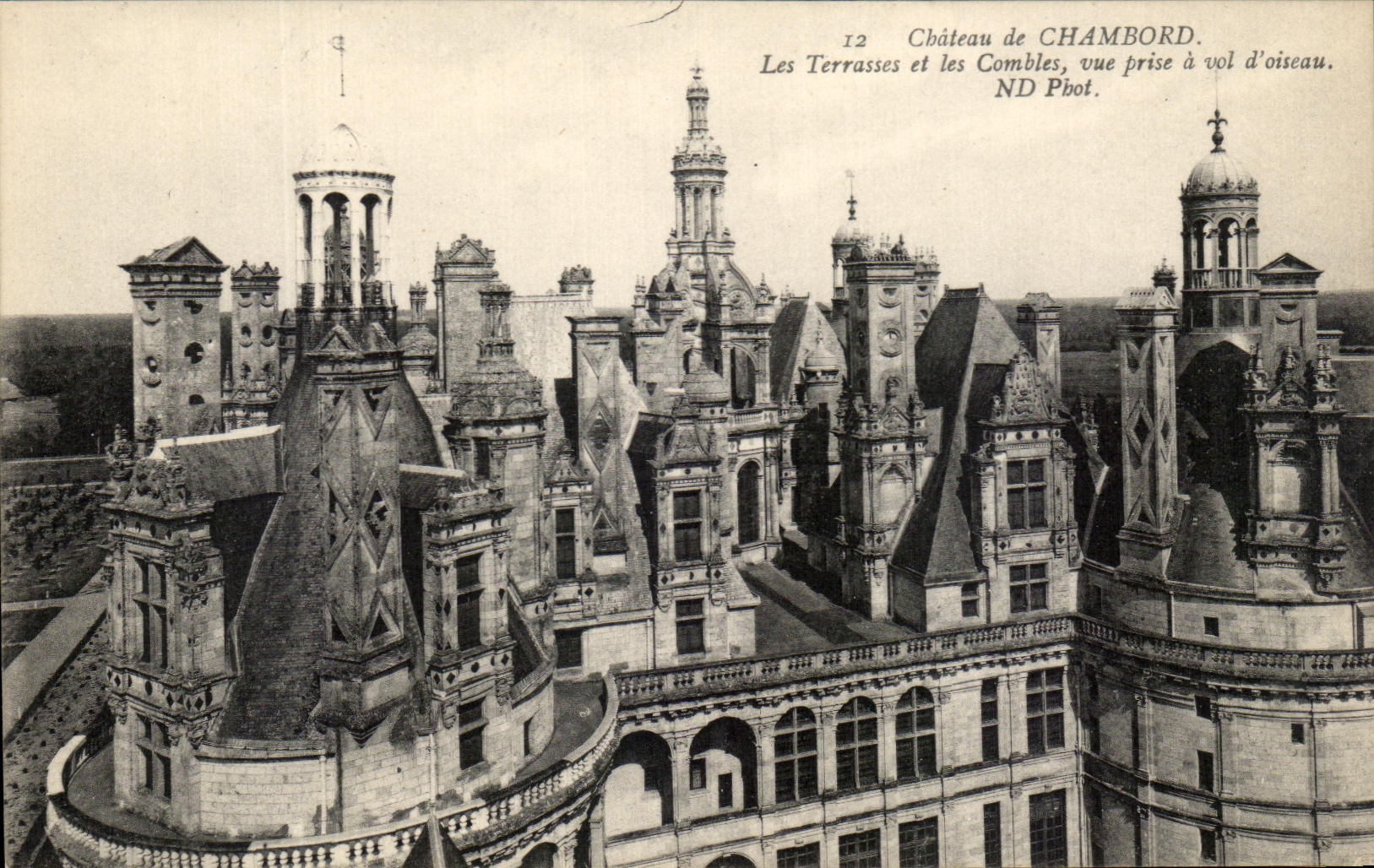 CPA Chateau de Chambord Les Terrasses et les Combles vue prise a vol d'oiseau