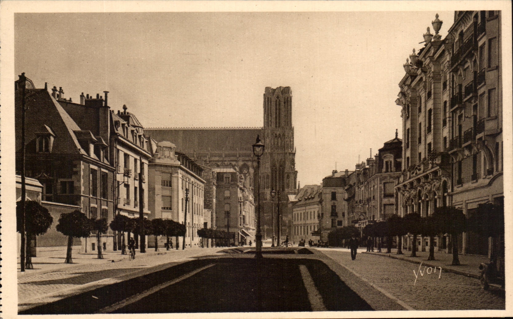 CPA Rheims the Langlet Course and the Cathedral