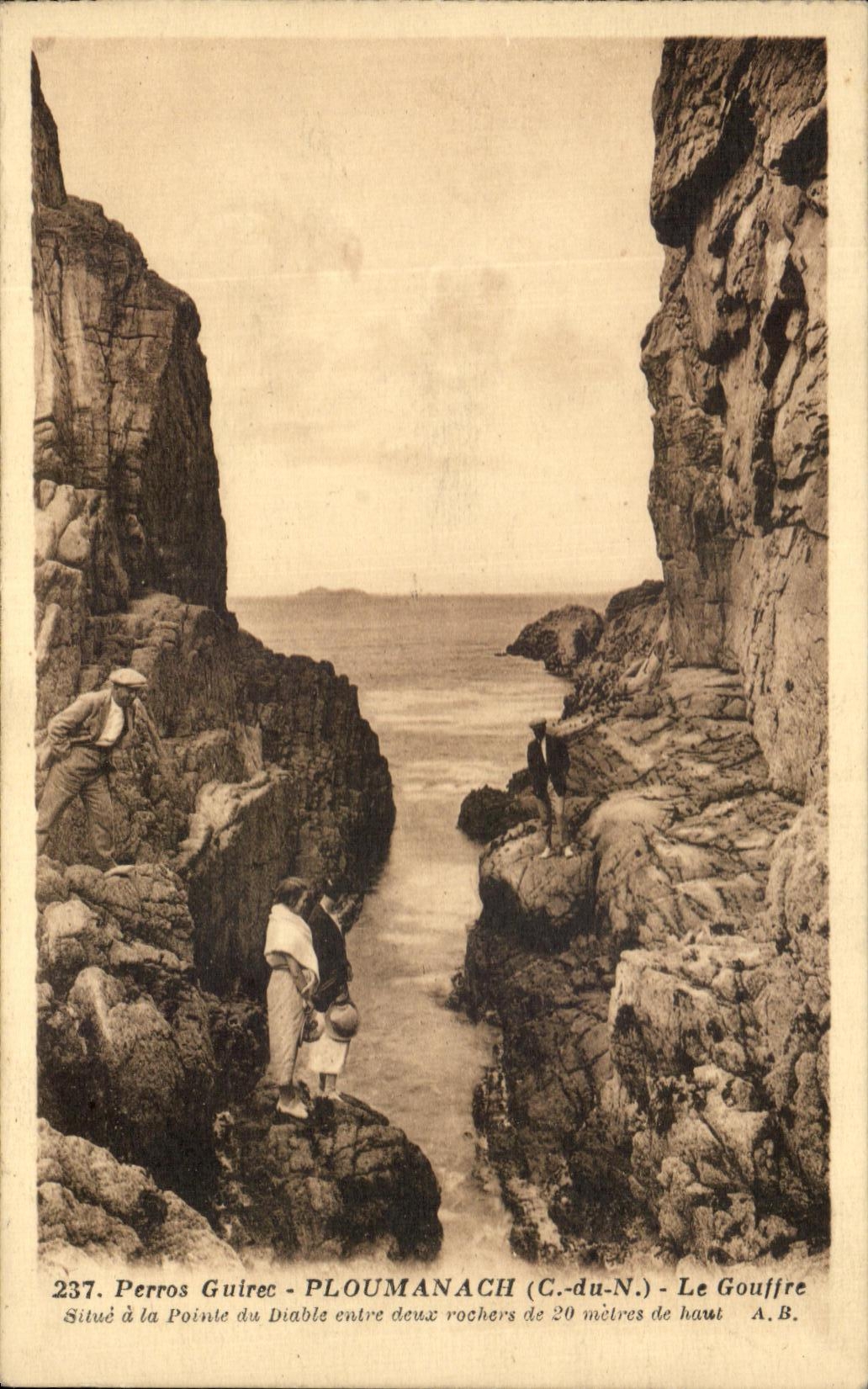 CPA Perros Guirec Ploumanach Le Gouffre