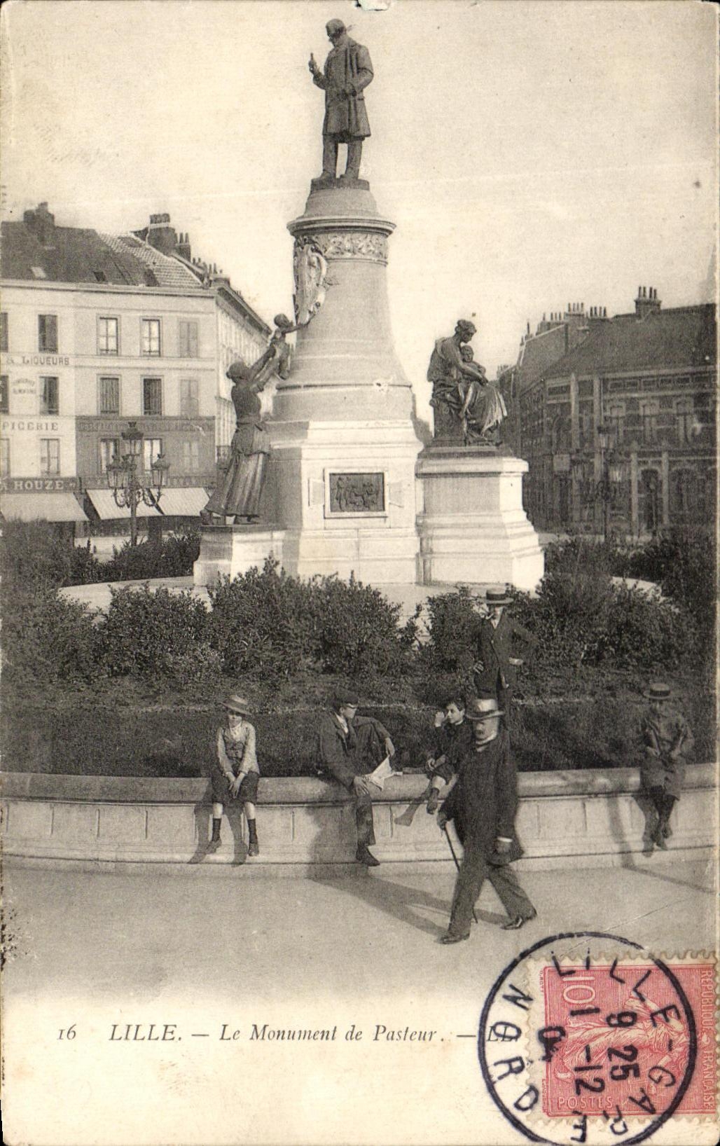 CPA Lille the Monument Of Pasteur