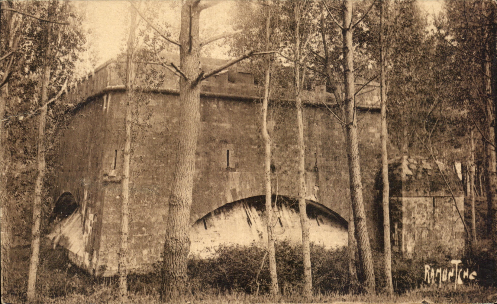 CPA the Island Of oleron Anclen deposit of Projectiles of Saumonards Boyardville Militaria