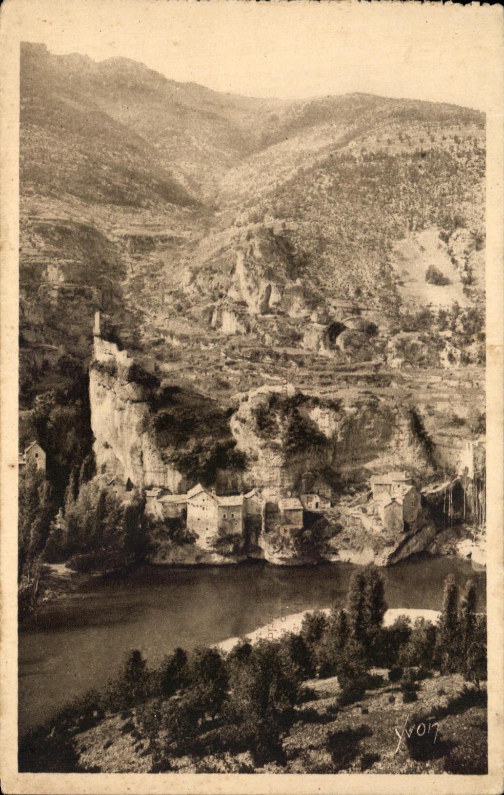 CPA Gorges Du Tarn Castelbouc Le Village et le Vieux Chateau